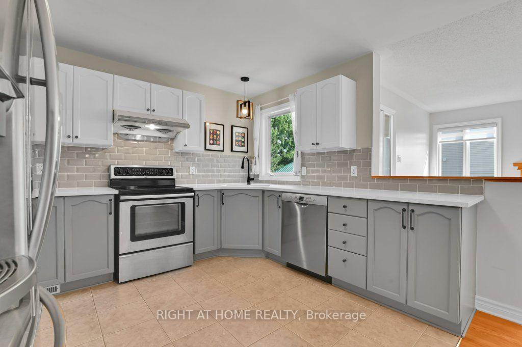 Photo 9 of 198 Deerfox Drive, Ottawa, Barrhaven - Longfields — HOMEH