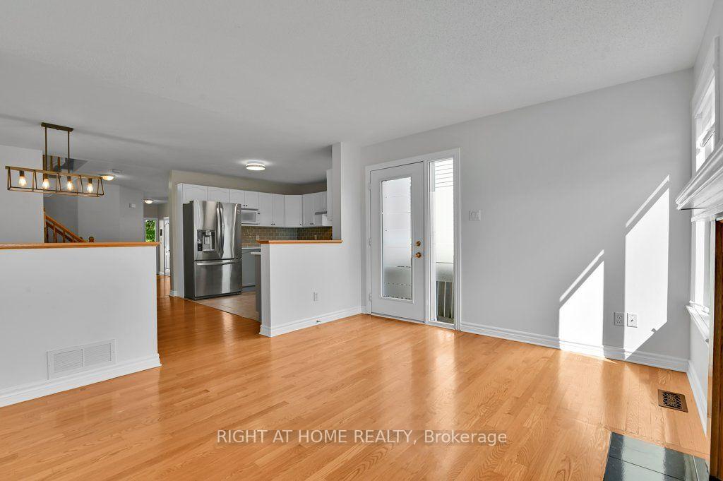 Photo 11 of 198 Deerfox Drive, Ottawa, Barrhaven - Longfields — HOMEH