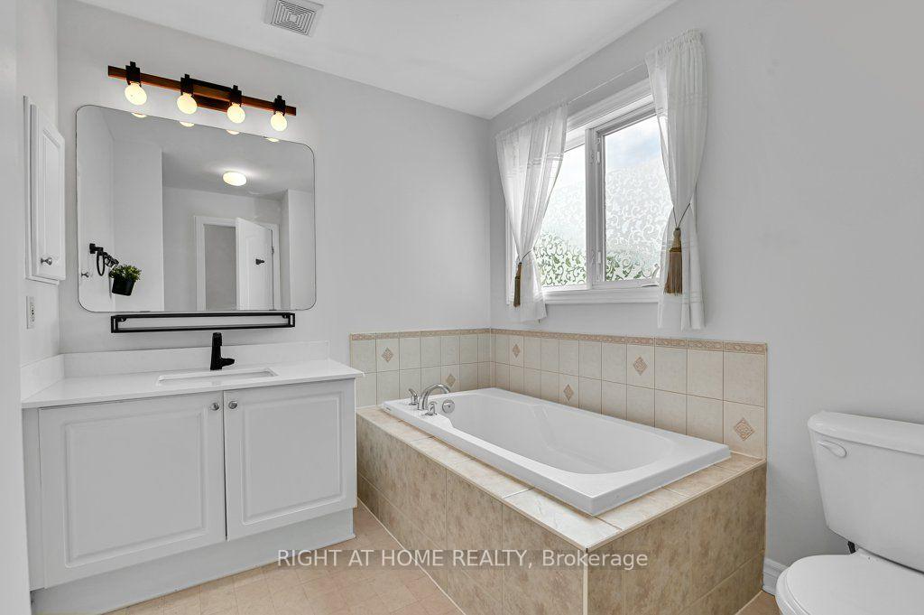 Photo 16 of 198 Deerfox Drive, Ottawa, Barrhaven - Longfields — HOMEH