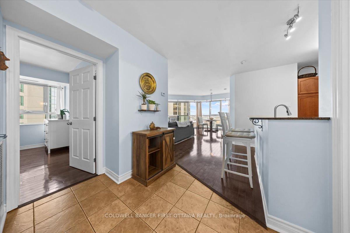 Photo 2 of Unit 1401, 445 Laurier Avenue W, Ottawa, Ottawa Centre — HOMEH