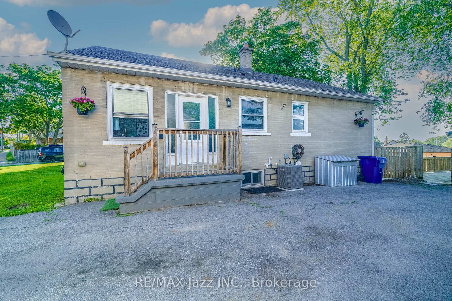 Photo 1 of 81 Wellington Avenue W, Oshawa, Lakeview — HOMEH