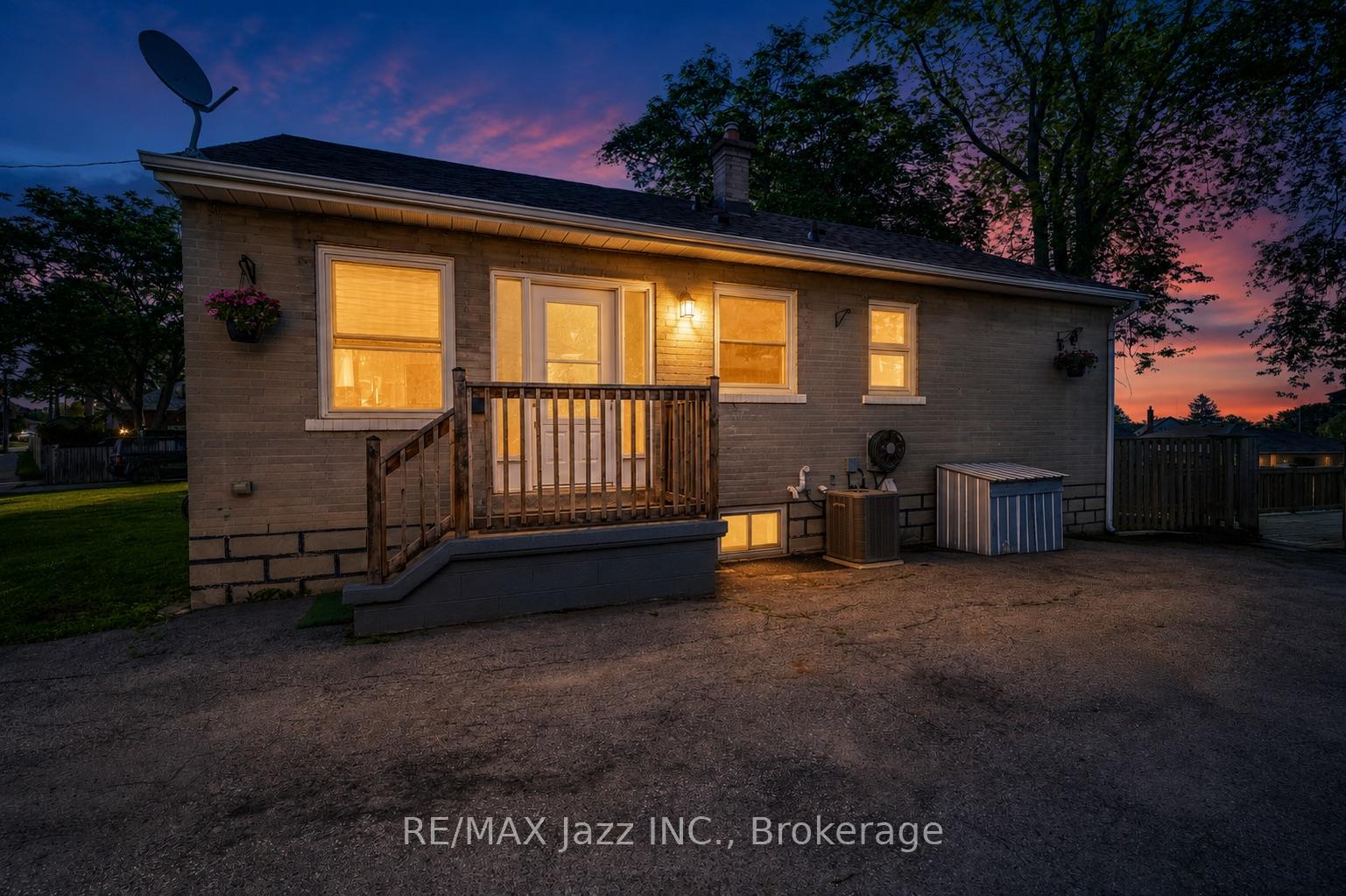 Photo 2 of 81 Wellington Avenue W, Oshawa, Lakeview — HOMEH
