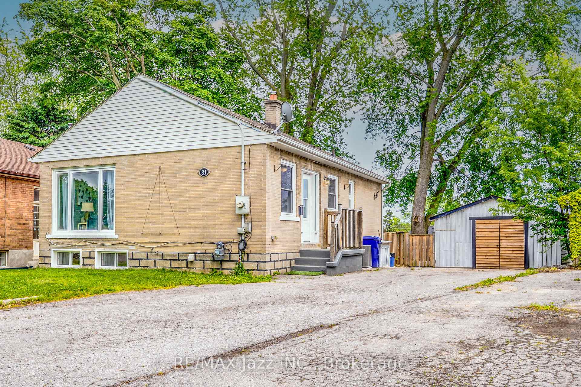 Photo 3 of 81 Wellington Avenue W, Oshawa, Lakeview — HOMEH