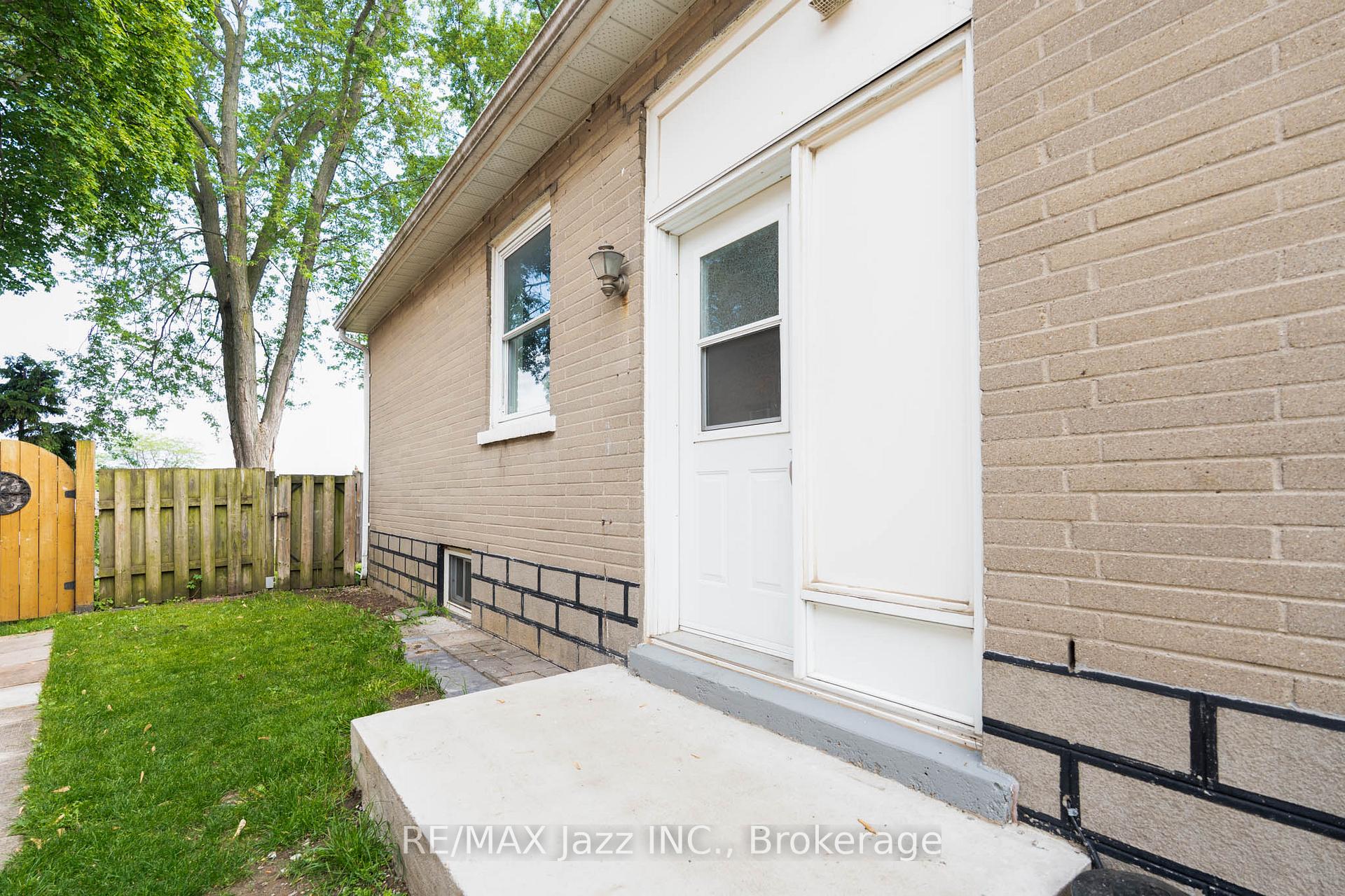 Photo 17 of 81 Wellington Avenue W, Oshawa, Lakeview — HOMEH