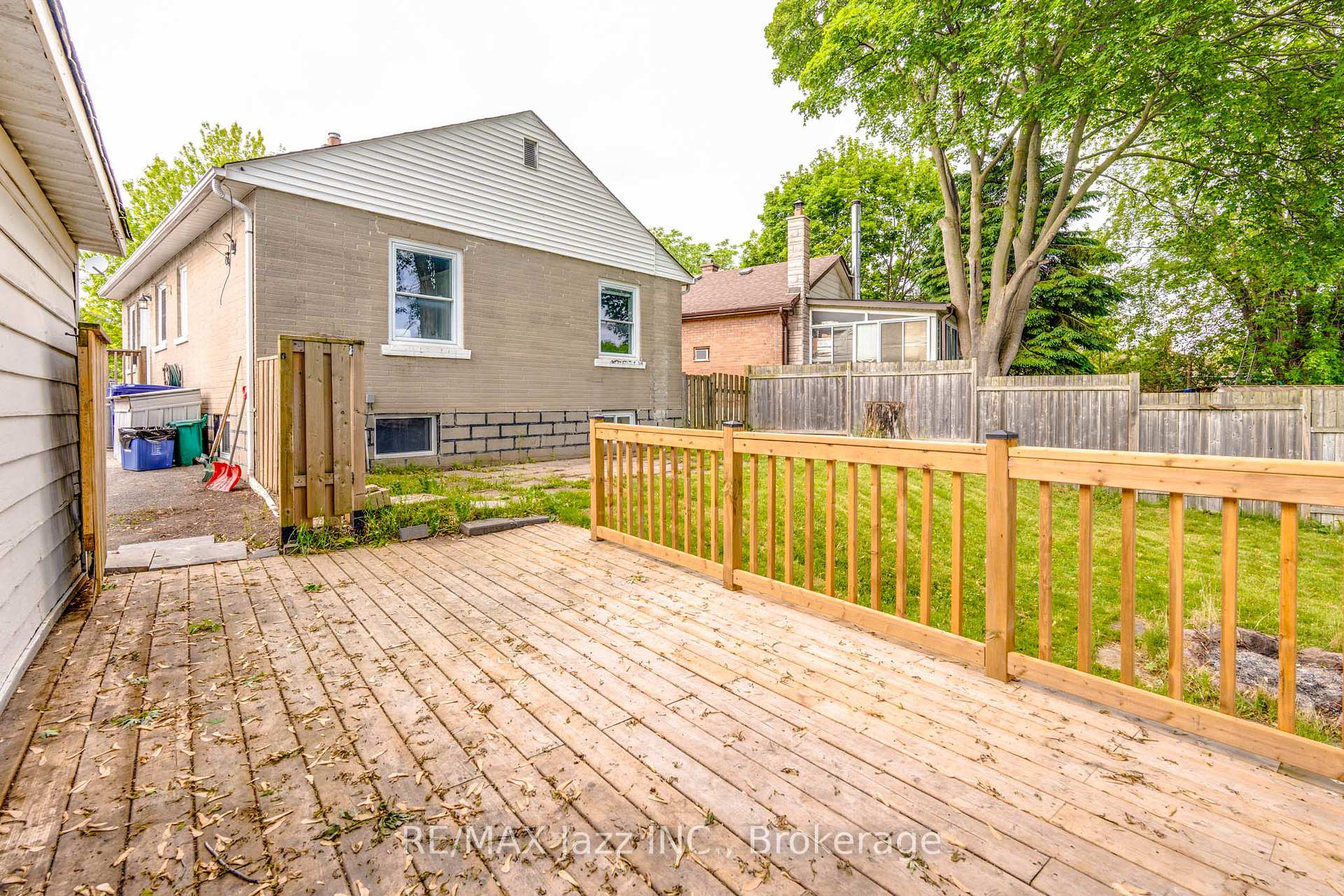 Photo 29 of 81 Wellington Avenue W, Oshawa, Lakeview — HOMEH