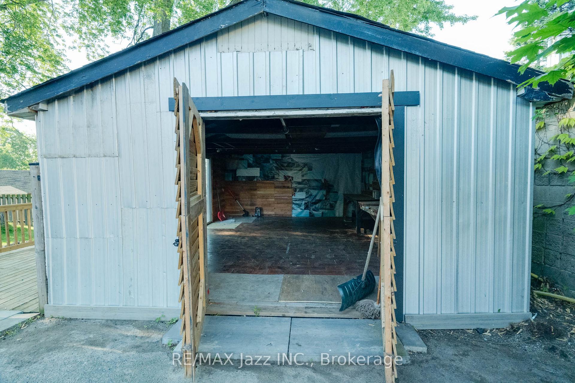 Photo 35 of 81 Wellington Avenue W, Oshawa, Lakeview — HOMEH