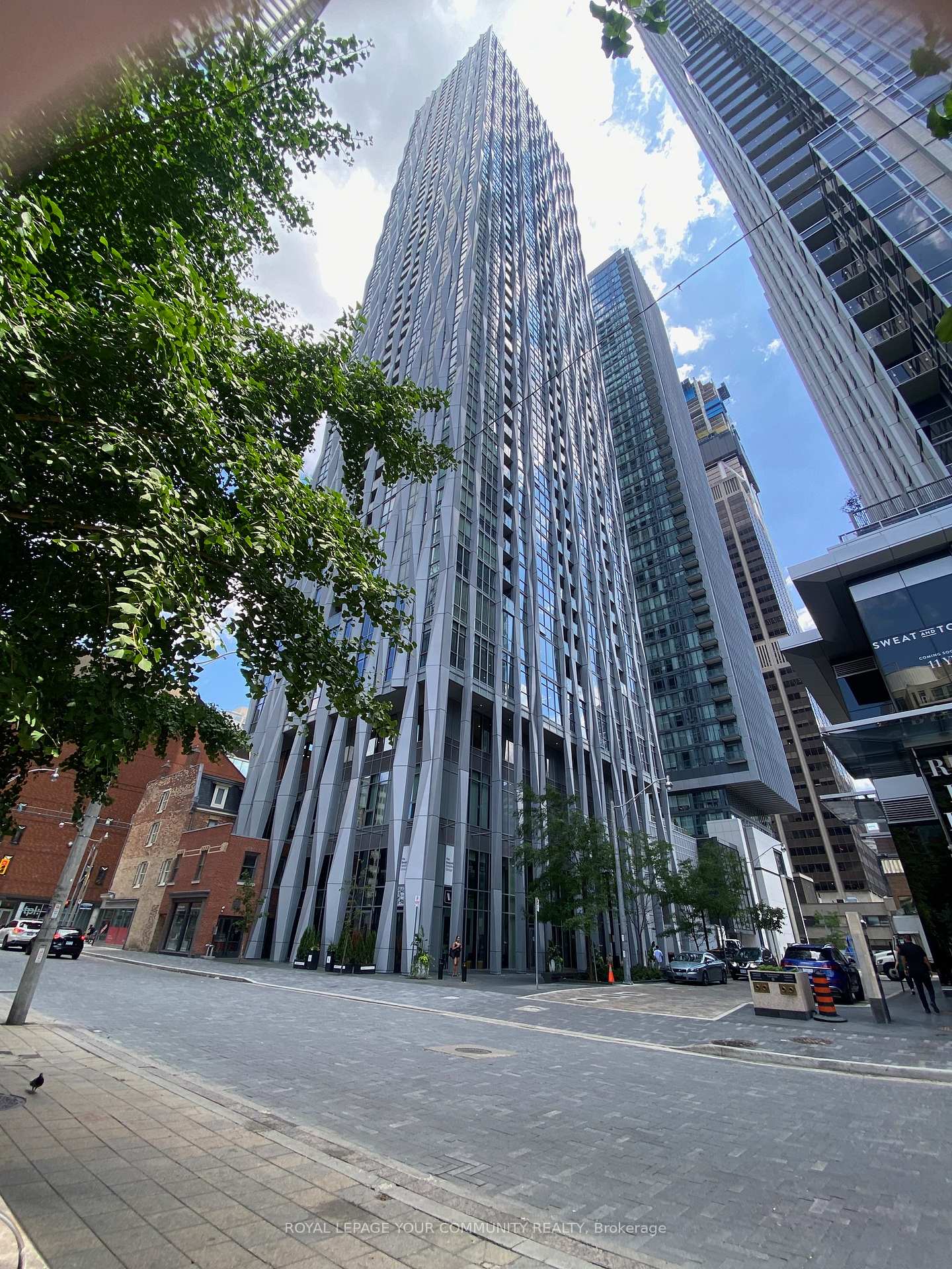Front of Unit 1509, 1 Yorkville Avenue