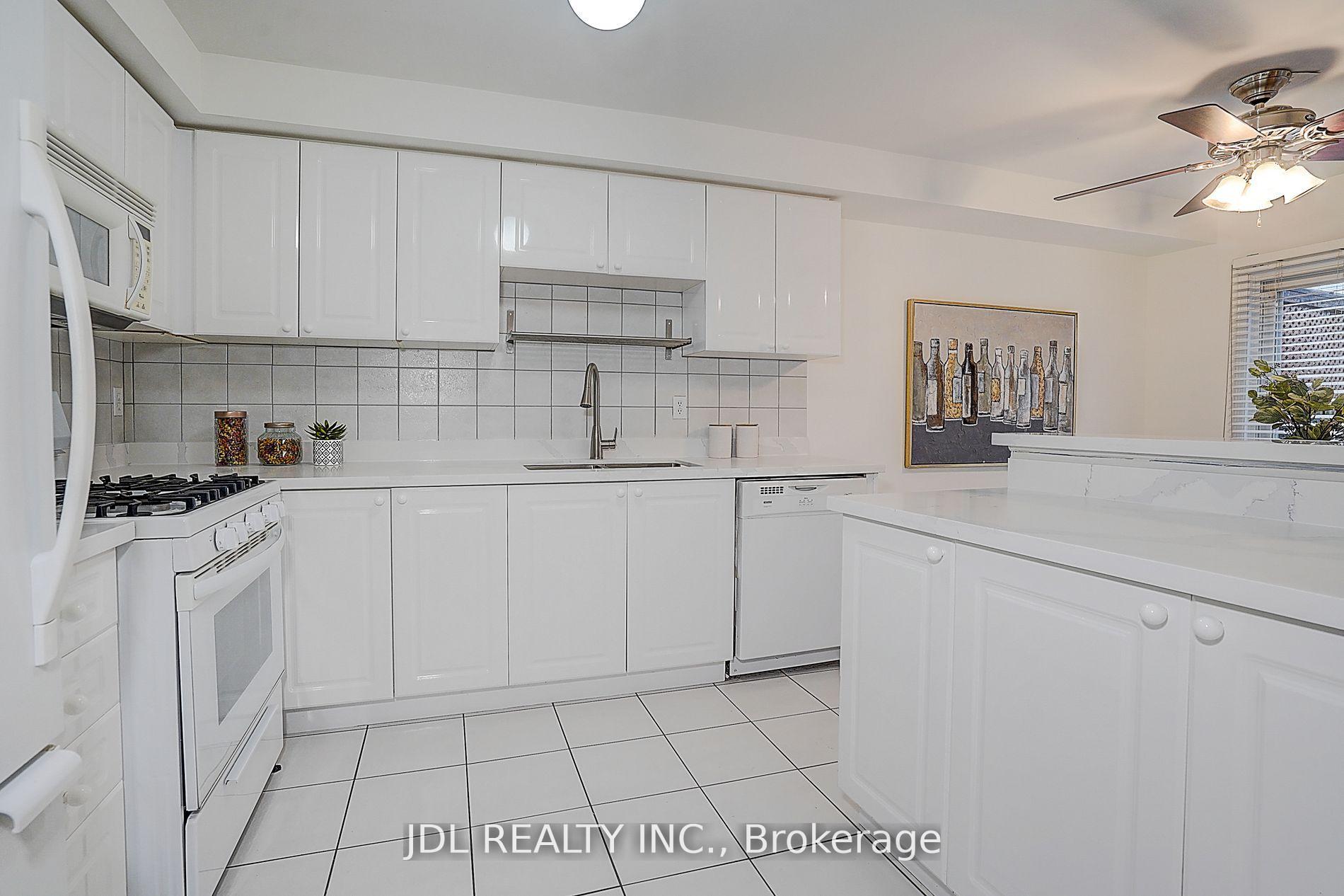Photo 16 of 47 Millcliff Circle, Aurora, Aurora Grove — HOMEH