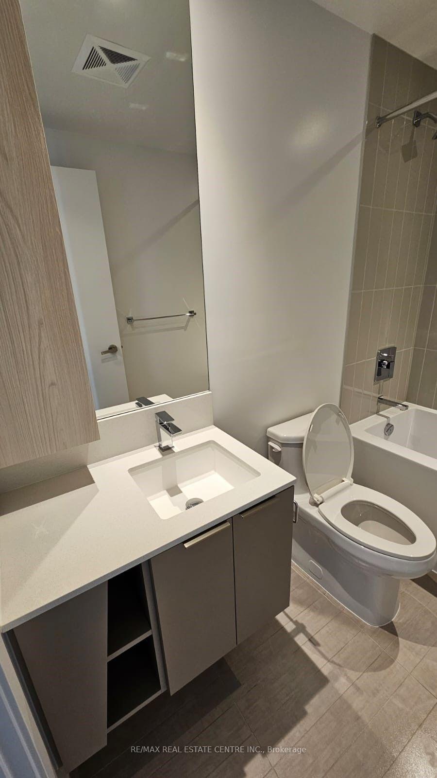 Photo 3 of Unit 4709, 3900 Confederation Parkway, Mississauga, City Centre — HOMEH