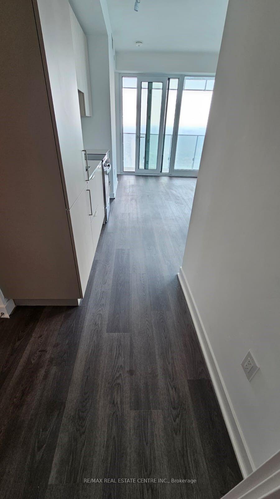 Photo 6 of Unit 4709, 3900 Confederation Parkway, Mississauga, City Centre — HOMEH