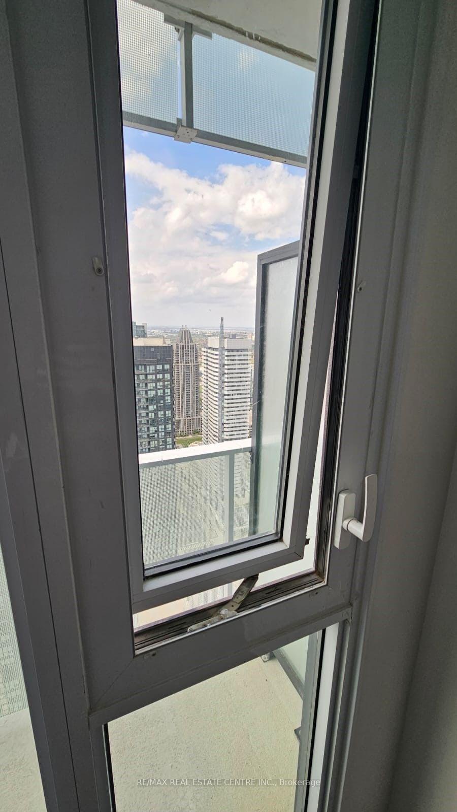 Photo 20 of Unit 4709, 3900 Confederation Parkway, Mississauga, City Centre — HOMEH