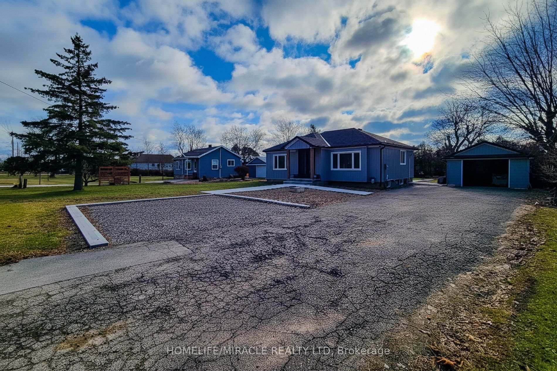 Photo 4 of 355 Ridge Road W, Grimsby, Grimsby Escarpment — HOMEH