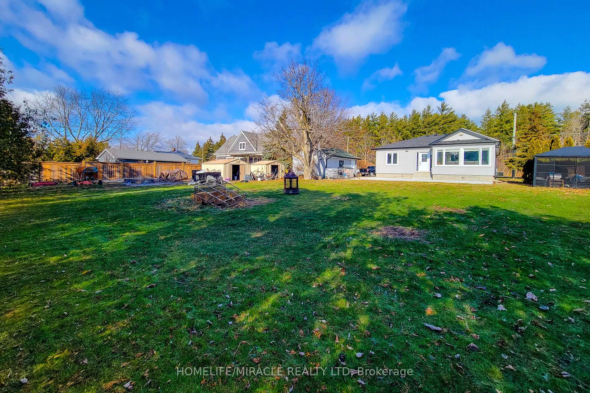Photo 9 of 355 Ridge Road W, Grimsby, Grimsby Escarpment — HOMEH