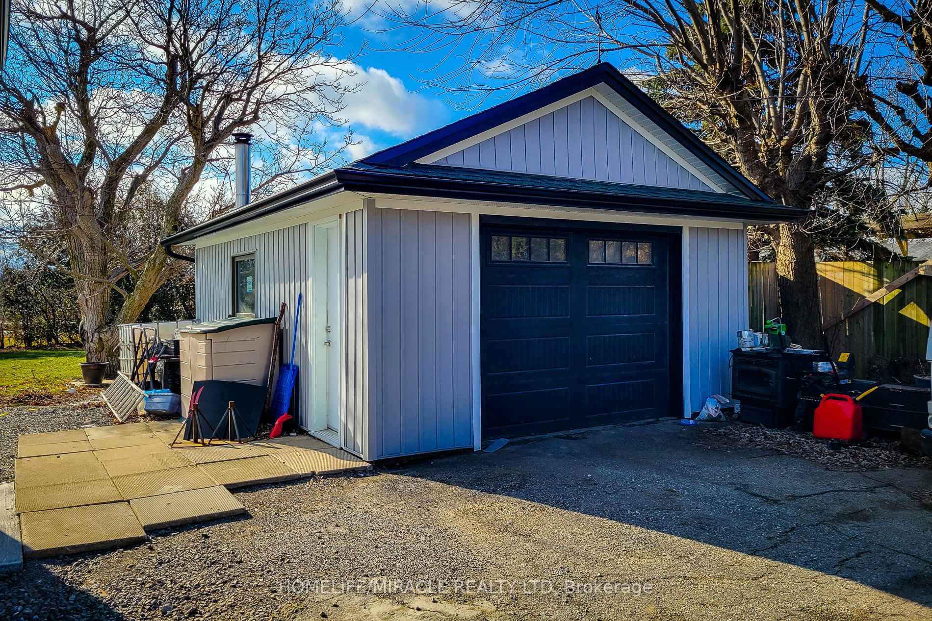 Photo 11 of 355 Ridge Road W, Grimsby, Grimsby Escarpment — HOMEH