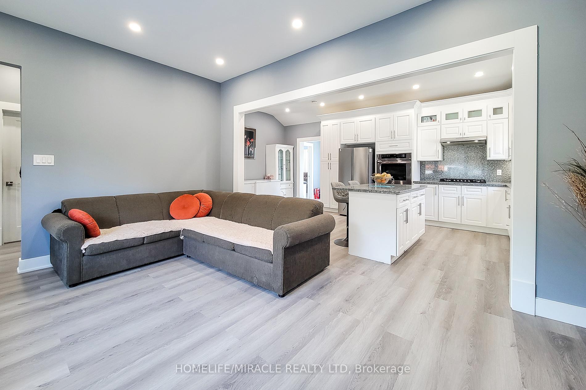 Photo 17 of 355 Ridge Road W, Grimsby, Grimsby Escarpment — HOMEH