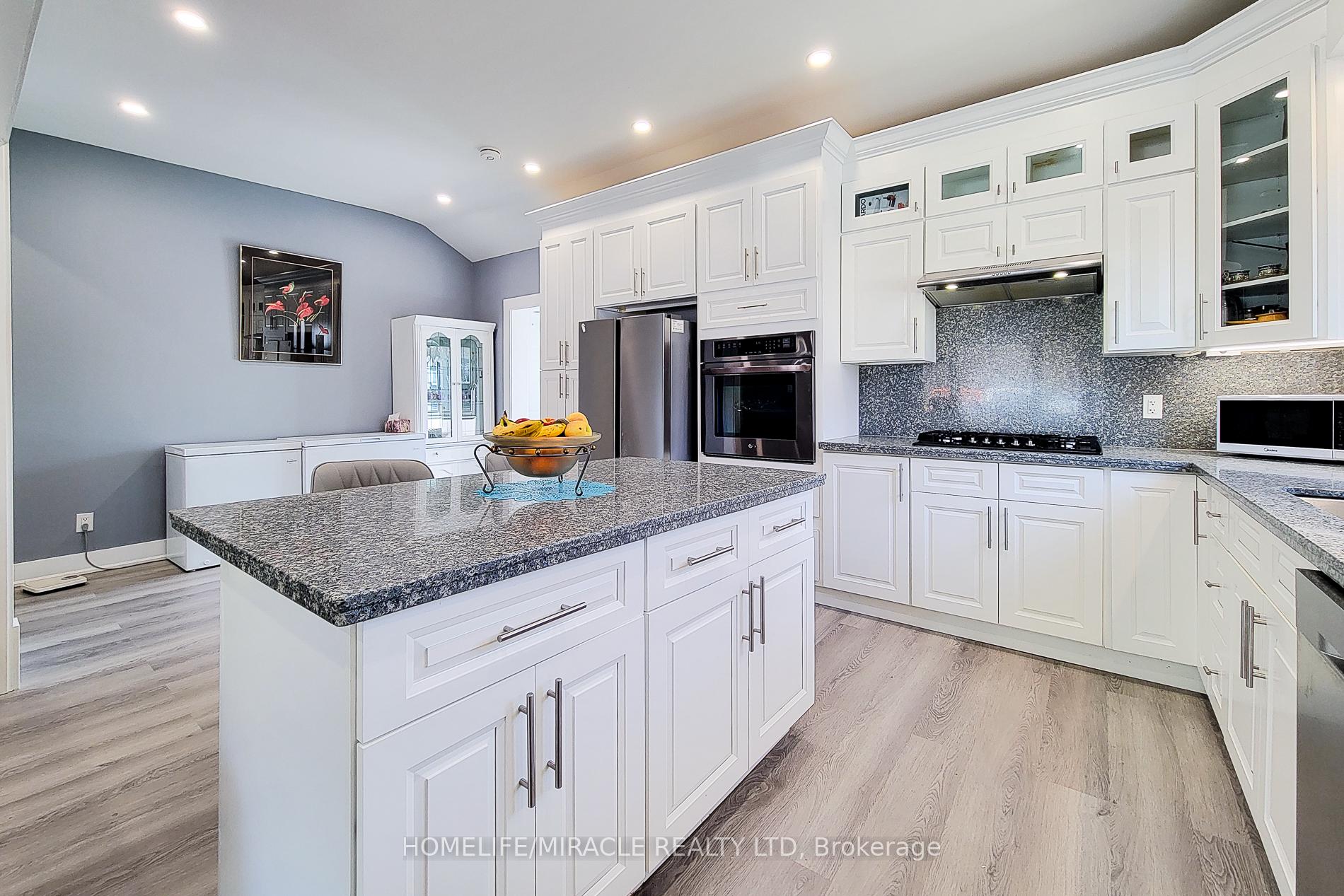 Photo 21 of 355 Ridge Road W, Grimsby, Grimsby Escarpment — HOMEH