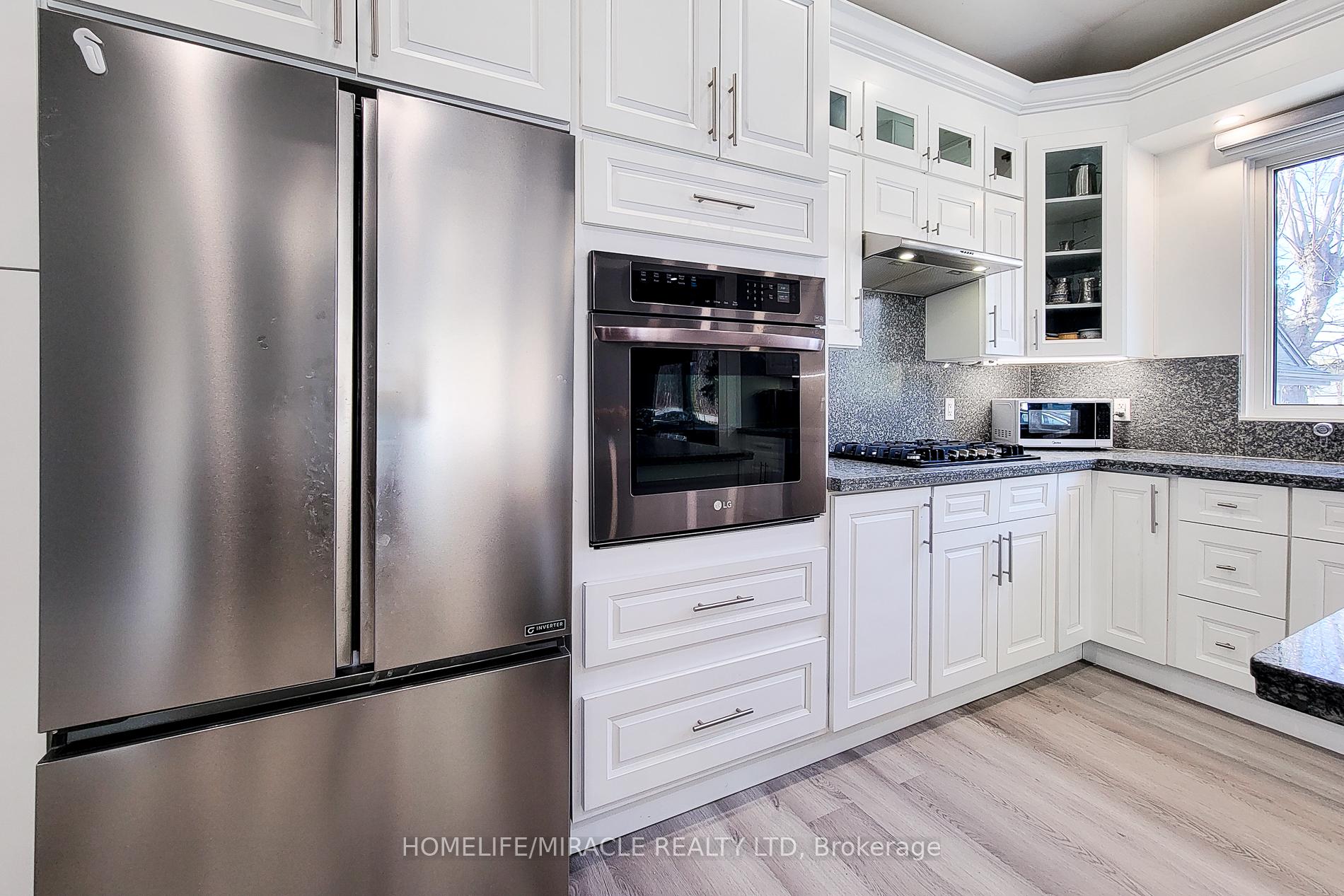Photo 23 of 355 Ridge Road W, Grimsby, Grimsby Escarpment — HOMEH