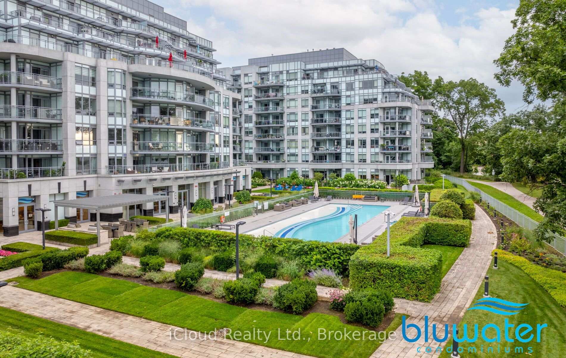 Photo 2 of Unit 625, 3500 Lakeshore Road W, Oakville, Bronte — HOMEH