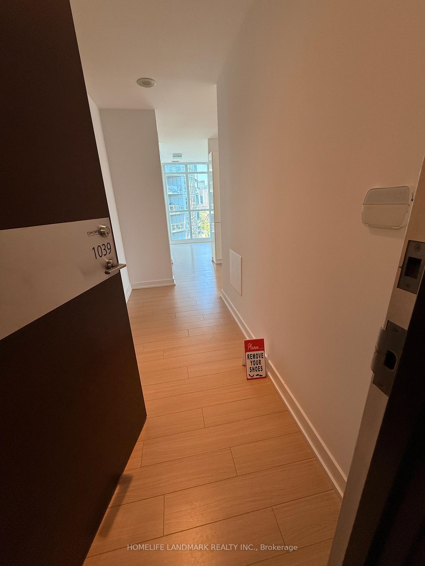 Photo 4 of Unit 1039, 15 Iceboat Terrace, Toronto, Waterfront Communities — HOMEH