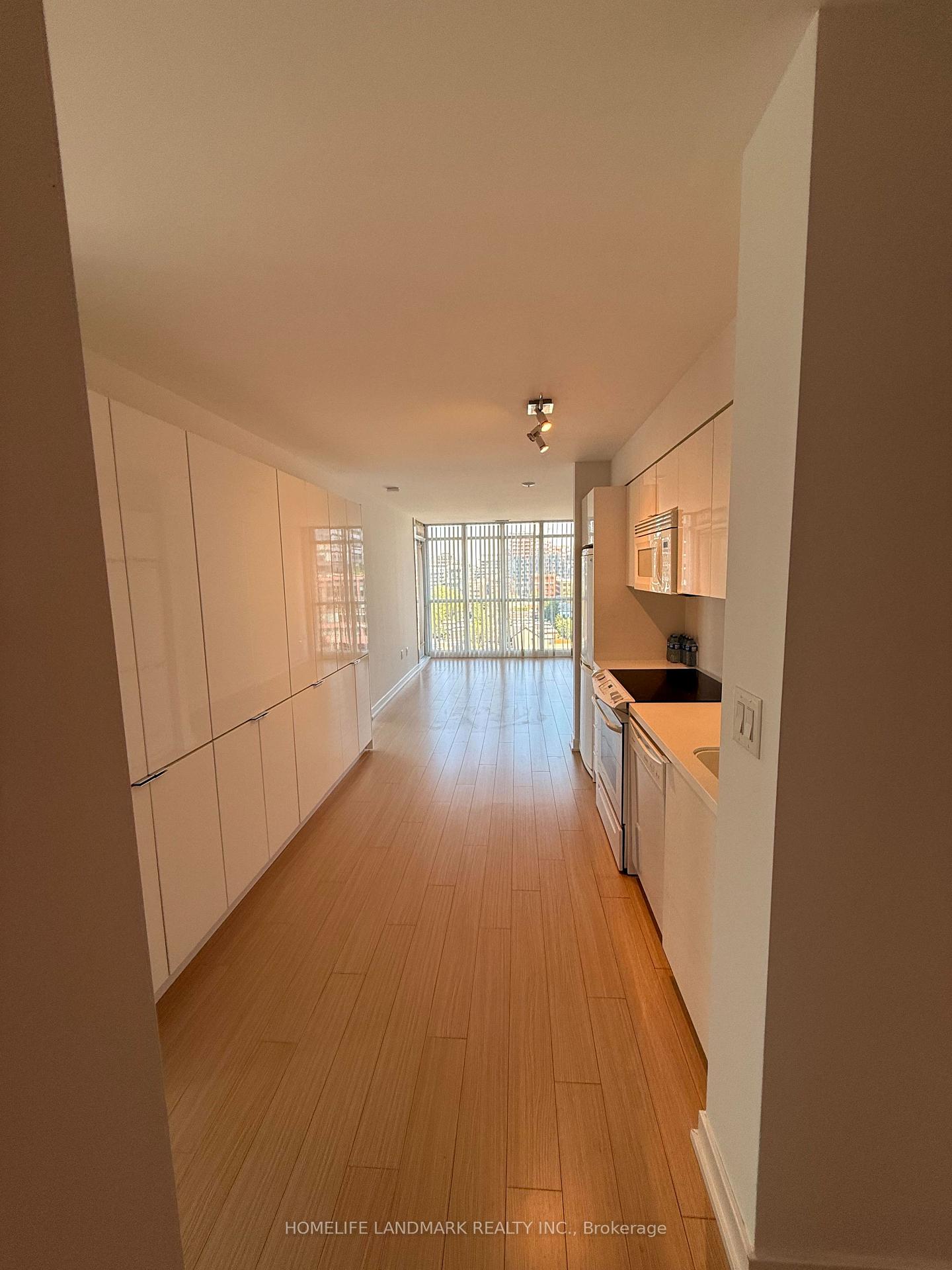 Photo 6 of Unit 1039, 15 Iceboat Terrace, Toronto, Waterfront Communities — HOMEH