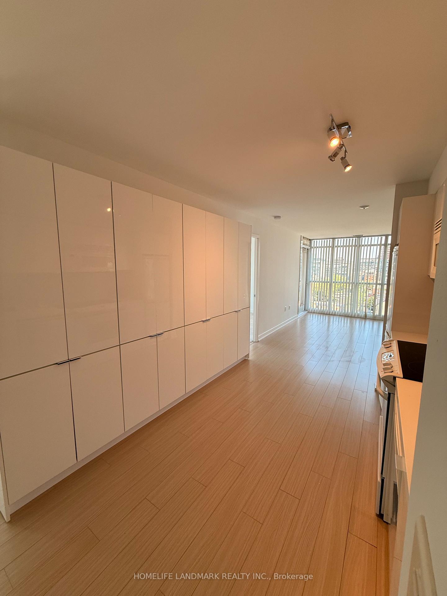 Photo 8 of Unit 1039, 15 Iceboat Terrace, Toronto, Waterfront Communities — HOMEH