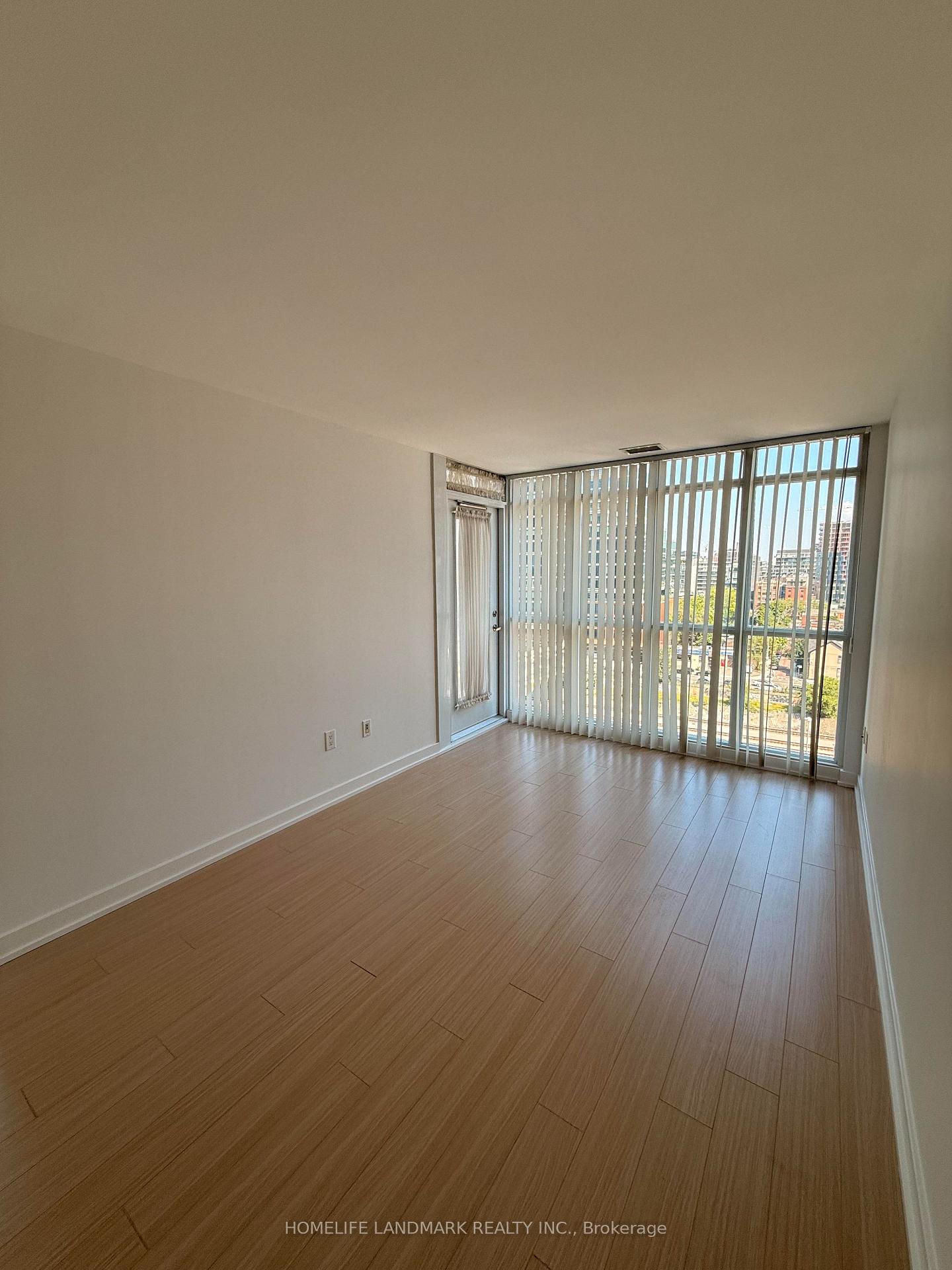Photo 9 of Unit 1039, 15 Iceboat Terrace, Toronto, Waterfront Communities — HOMEH