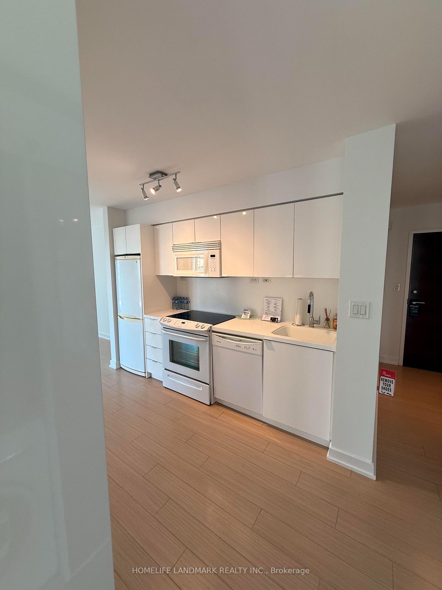 Photo 10 of Unit 1039, 15 Iceboat Terrace, Toronto, Waterfront Communities — HOMEH