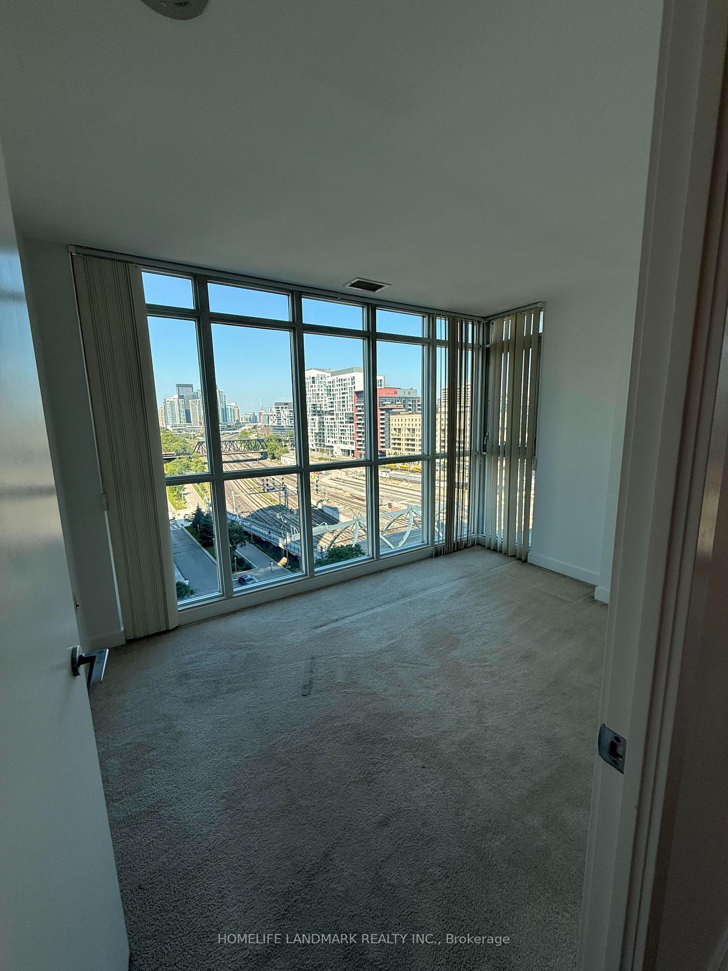 Photo 11 of Unit 1039, 15 Iceboat Terrace, Toronto, Waterfront Communities — HOMEH