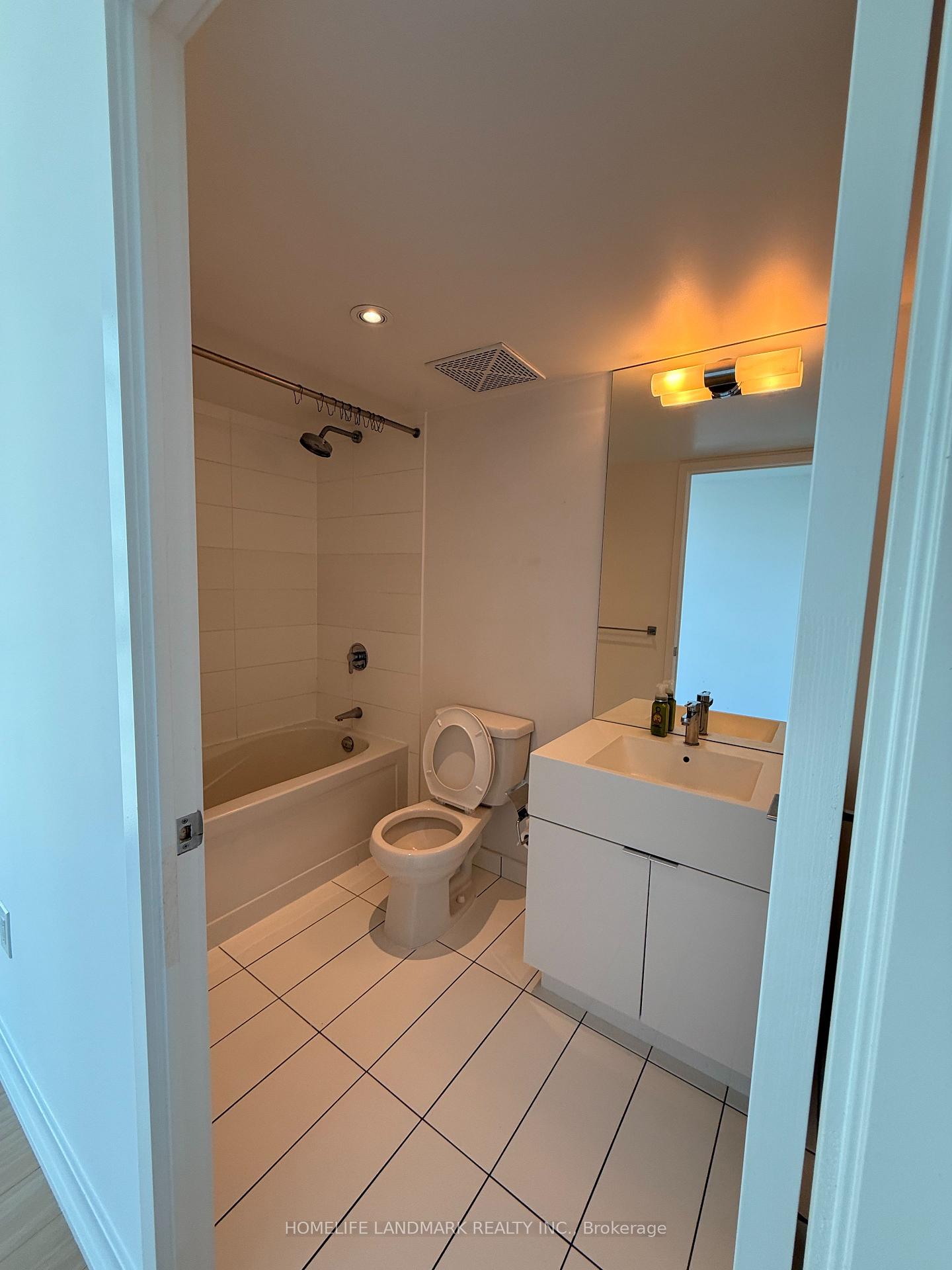 Photo 15 of Unit 1039, 15 Iceboat Terrace, Toronto, Waterfront Communities — HOMEH