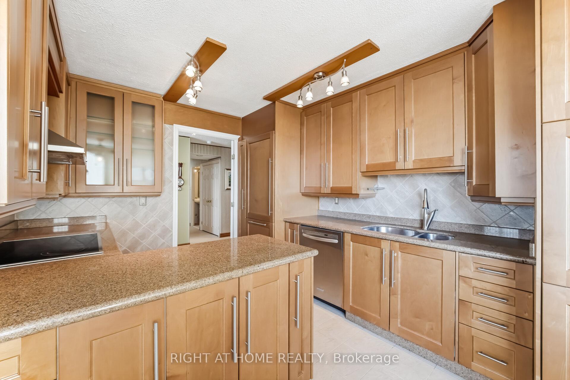 Photo 16 of Unit 711, 120 Promenade Circle, Vaughan, Brownridge — HOMEH