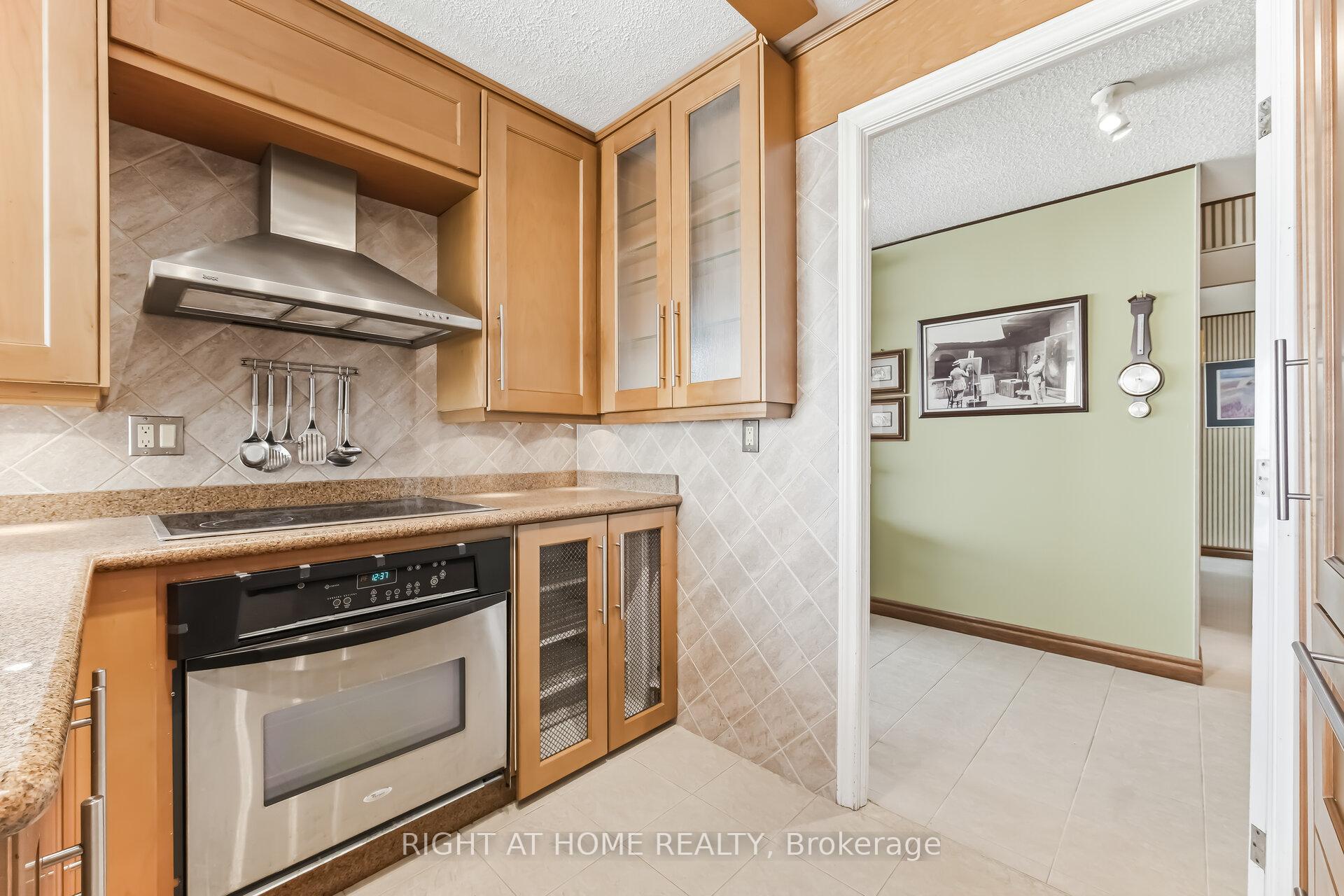 Photo 18 of Unit 711, 120 Promenade Circle, Vaughan, Brownridge — HOMEH