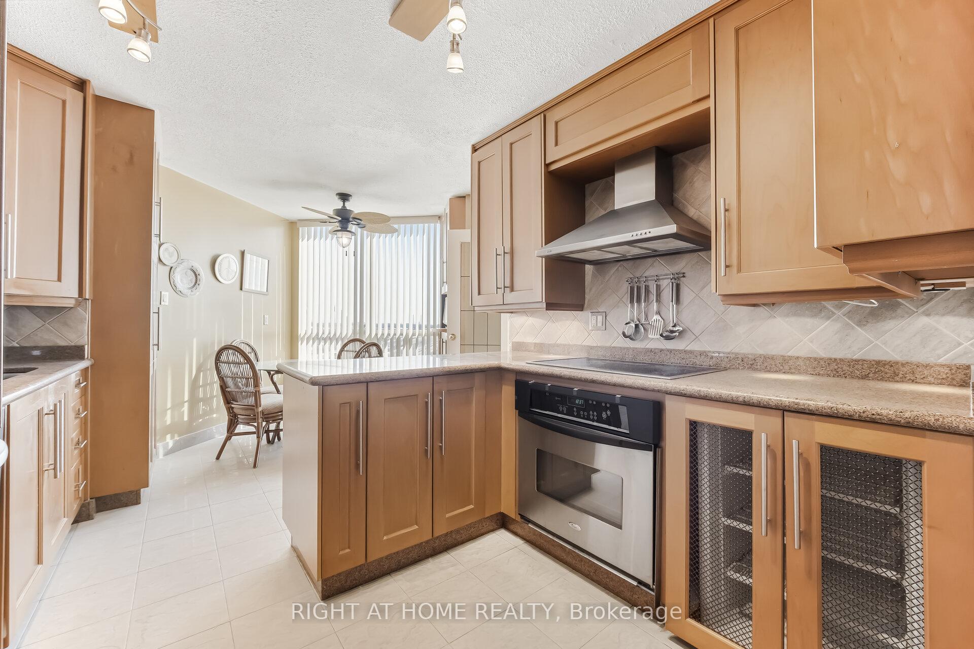 Photo 19 of Unit 711, 120 Promenade Circle, Vaughan, Brownridge — HOMEH