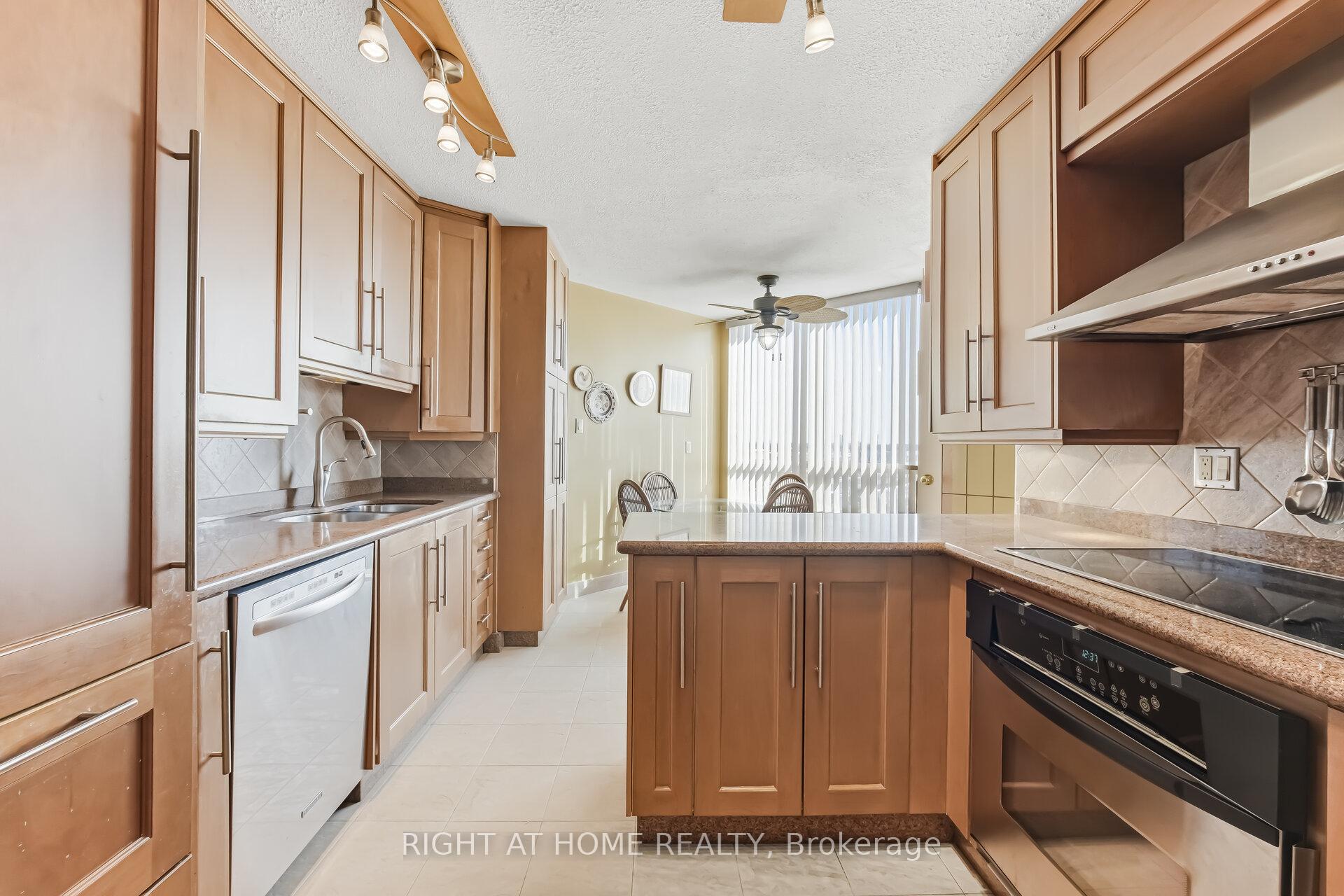 Photo 20 of Unit 711, 120 Promenade Circle, Vaughan, Brownridge — HOMEH
