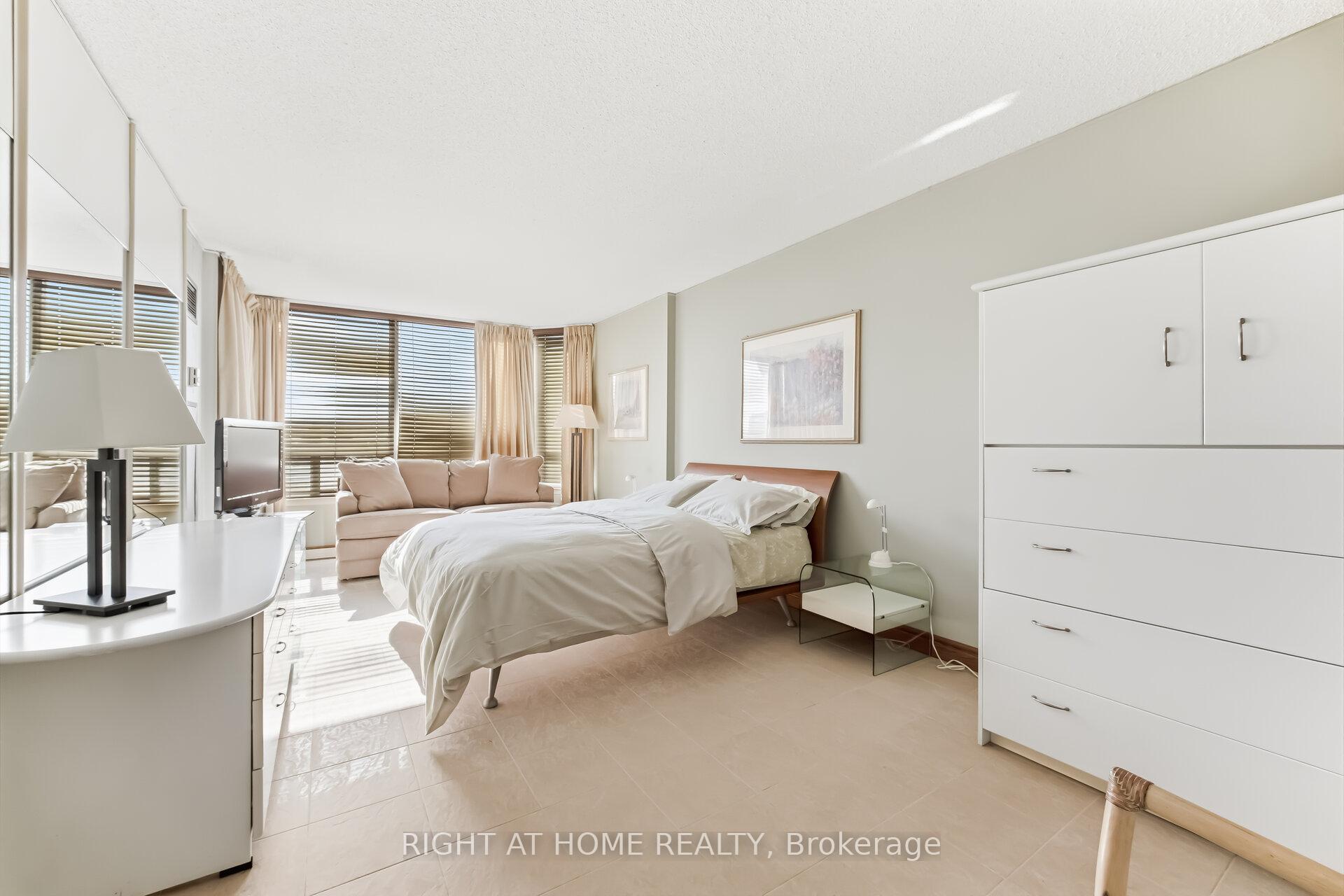 Photo 21 of Unit 711, 120 Promenade Circle, Vaughan, Brownridge — HOMEH