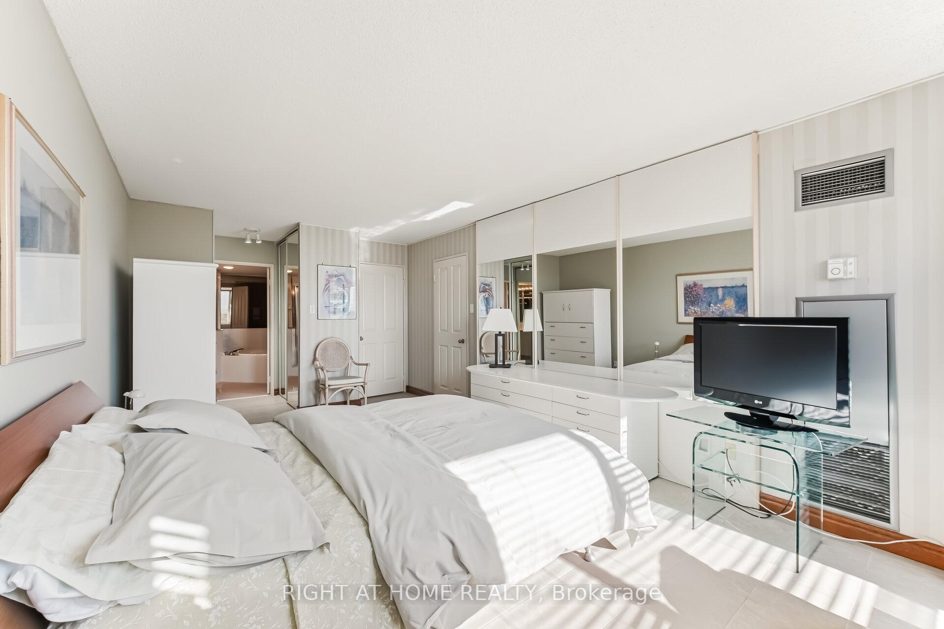 Photo 22 of Unit 711, 120 Promenade Circle, Vaughan, Brownridge — HOMEH