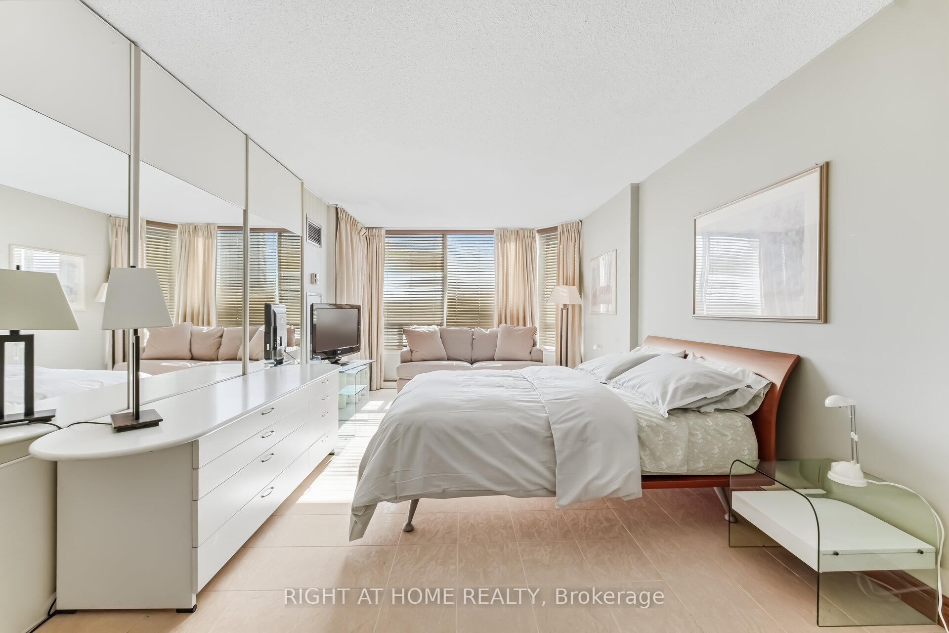 Photo 25 of Unit 711, 120 Promenade Circle, Vaughan, Brownridge — HOMEH