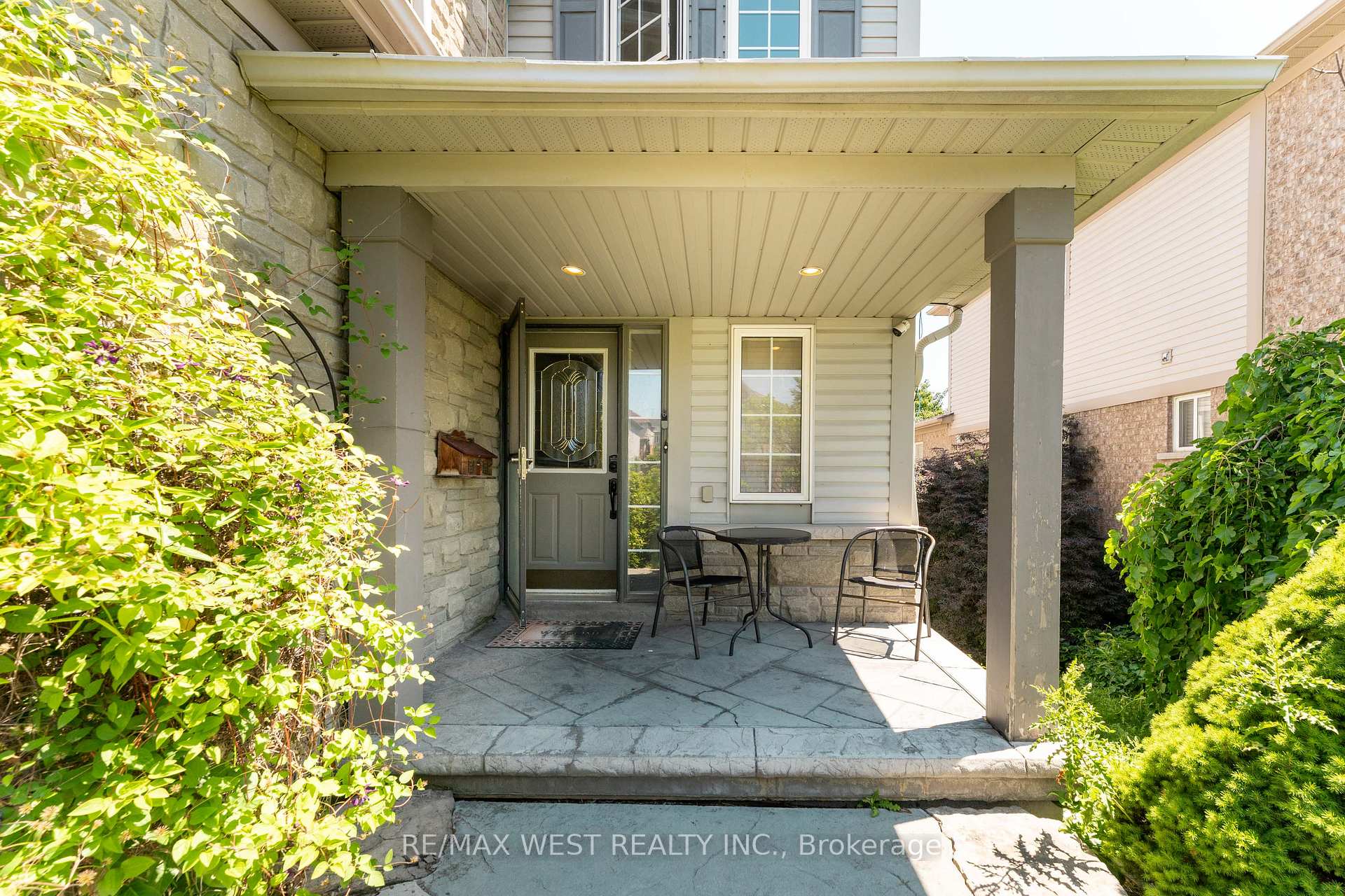 Photo 5 of 160 Millburn Drive, Clarington, Bowmanville — HOMEH