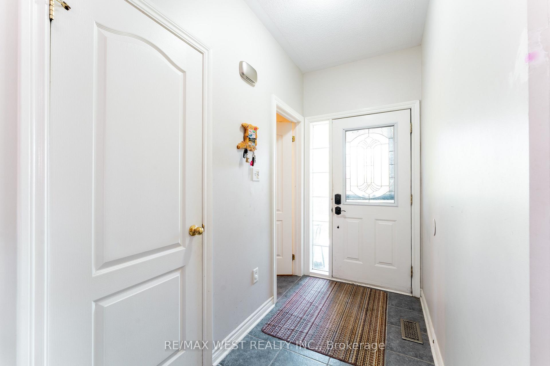 Photo 6 of 160 Millburn Drive, Clarington, Bowmanville — HOMEH