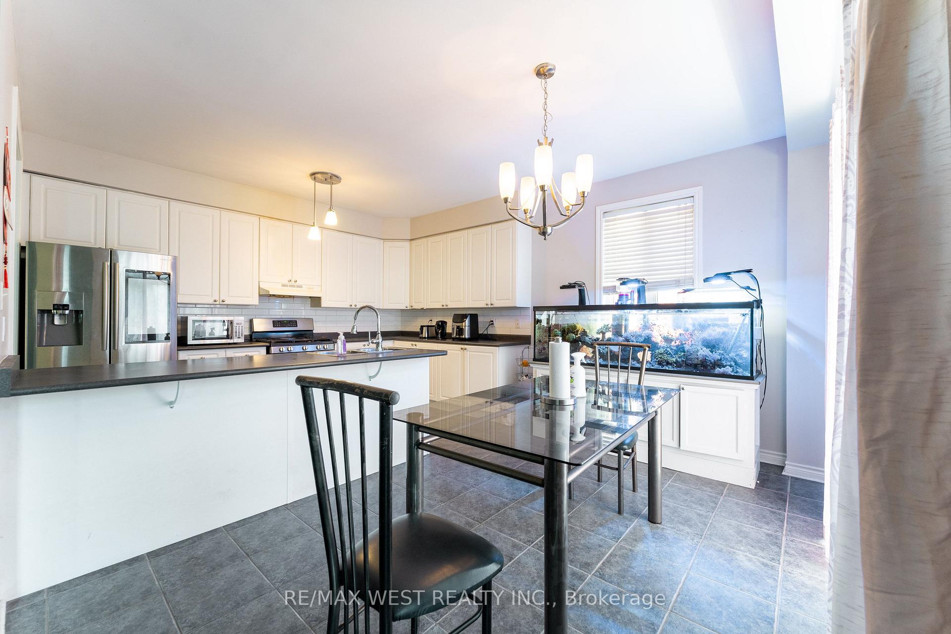Photo 13 of 160 Millburn Drive, Clarington, Bowmanville — HOMEH
