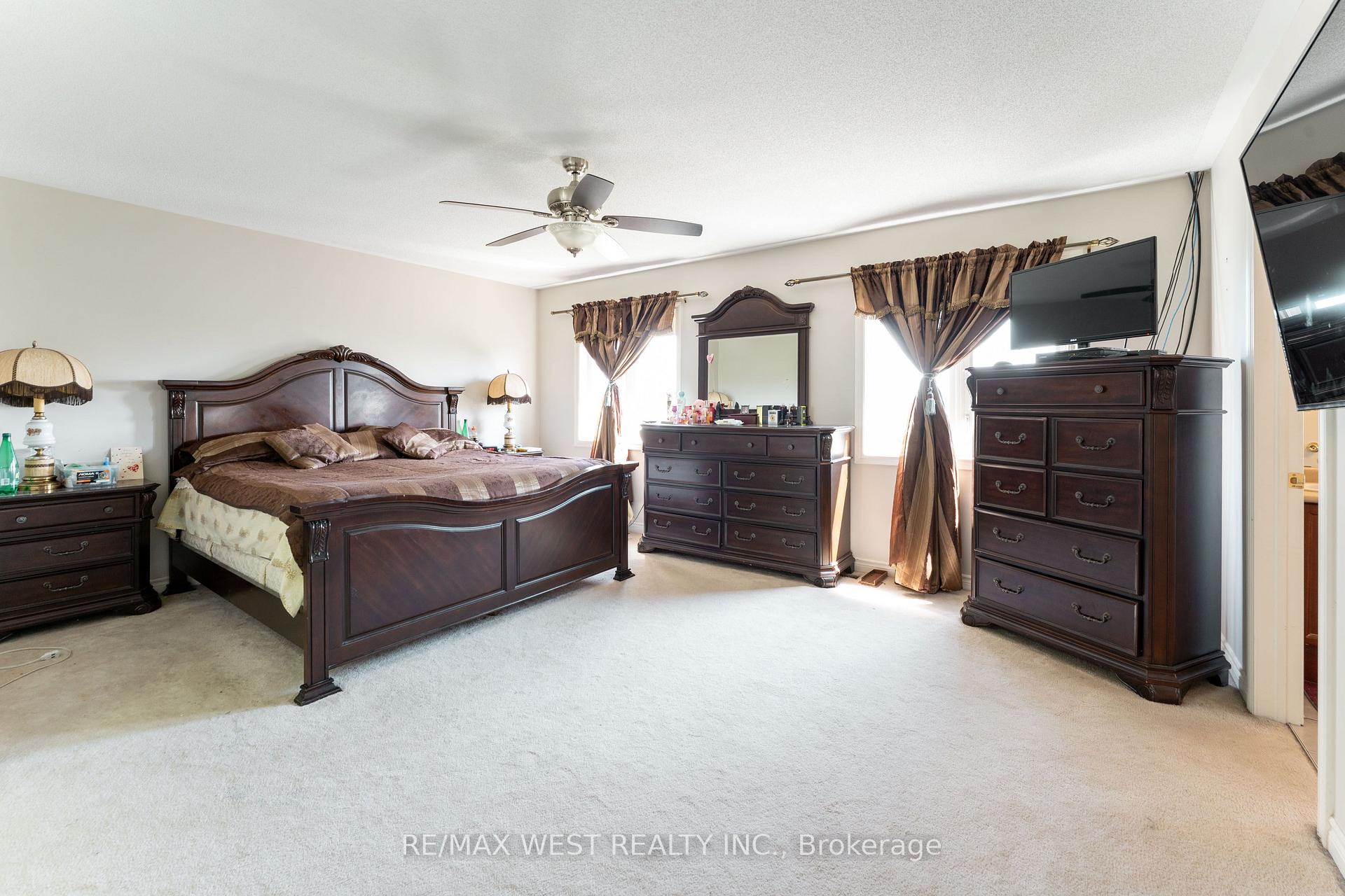 Photo 19 of 160 Millburn Drive, Clarington, Bowmanville — HOMEH