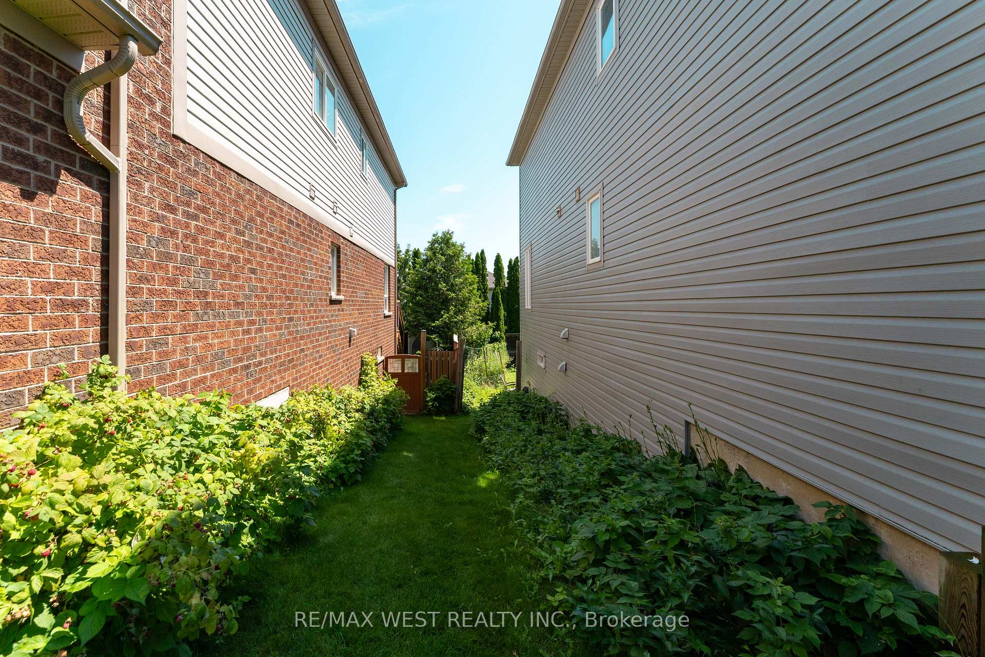 Photo 42 of 160 Millburn Drive, Clarington, Bowmanville — HOMEH