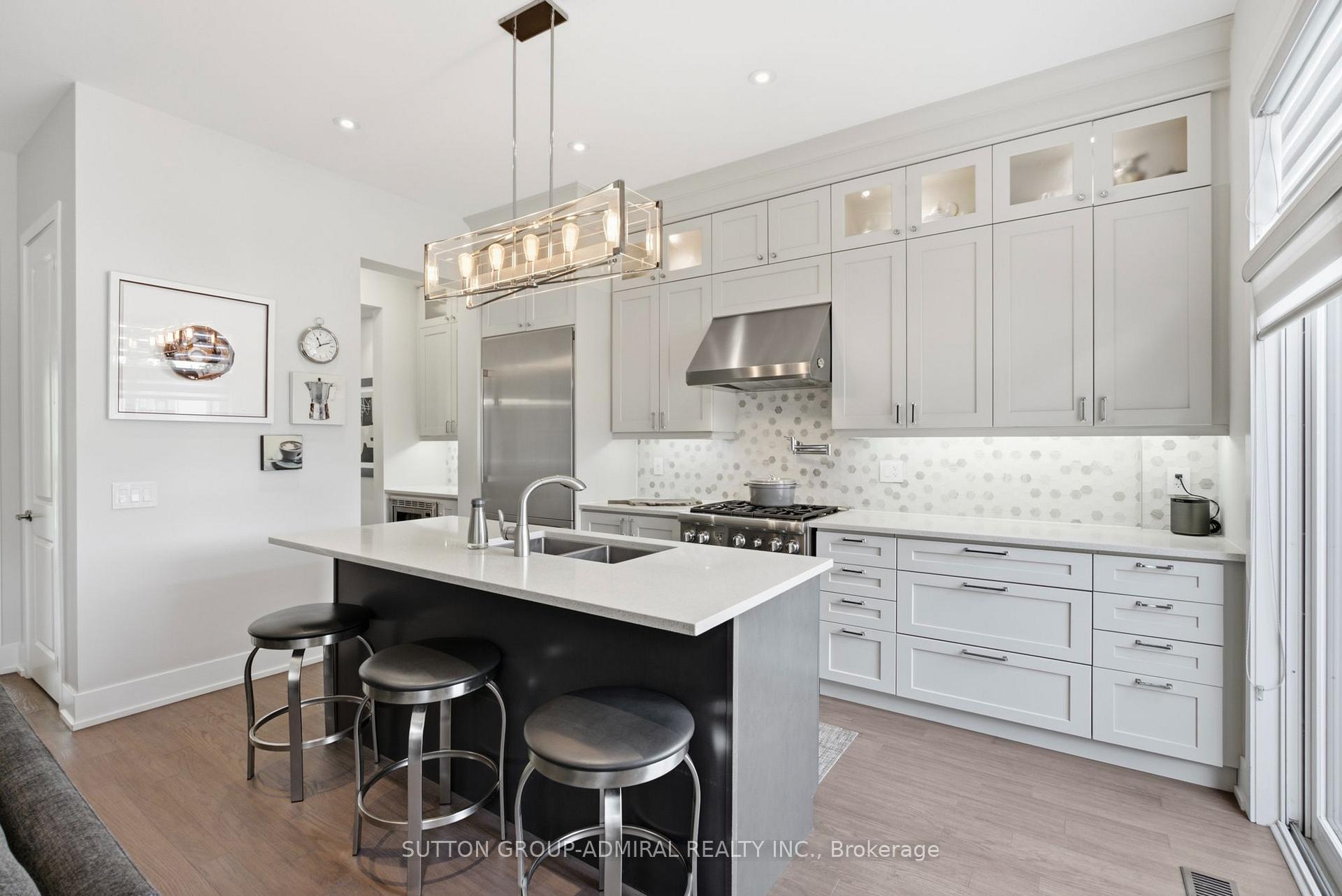 Photo 9 of 4 Sable Road, Vaughan, Patterson — HOMEH