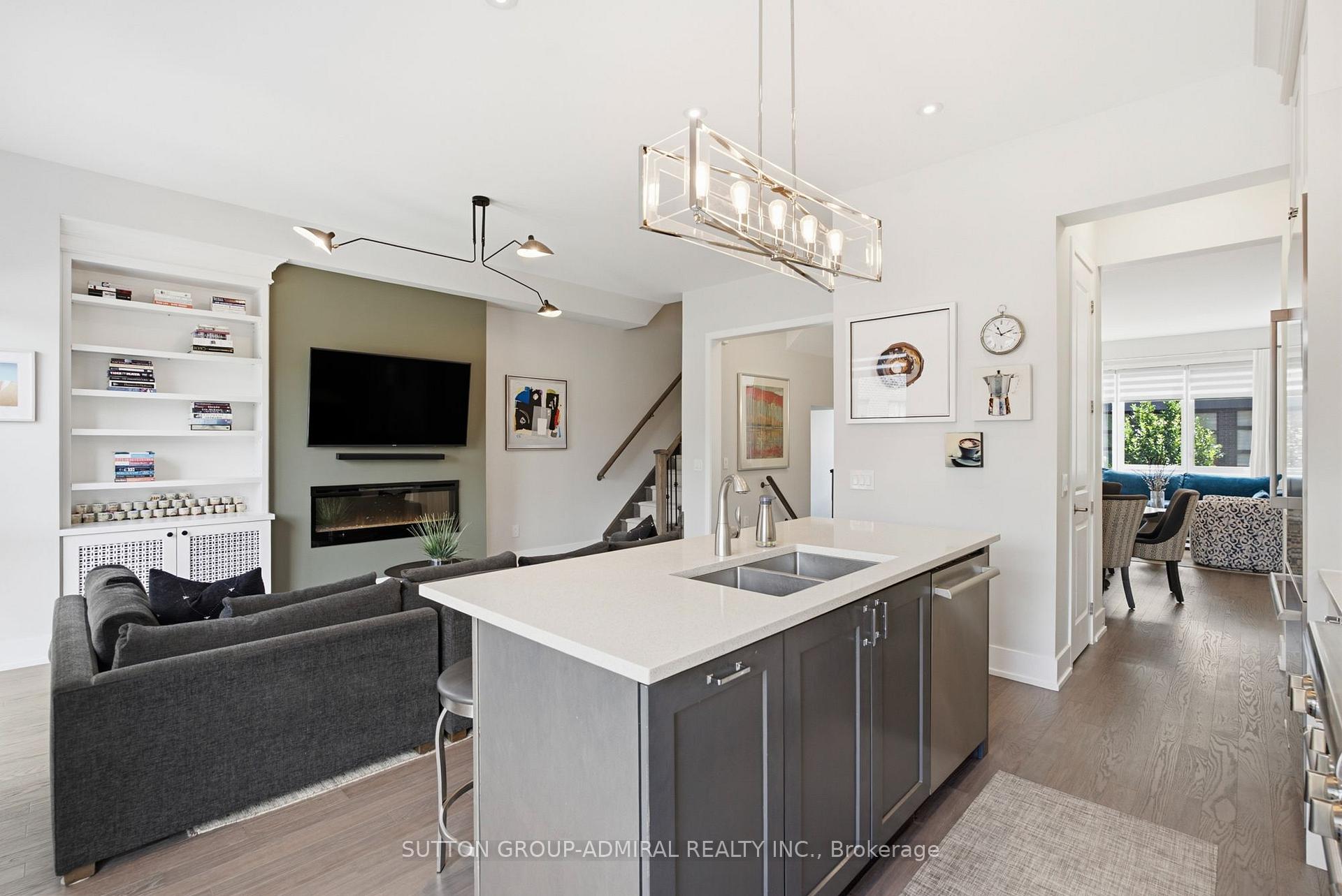 Photo 10 of 4 Sable Road, Vaughan, Patterson — HOMEH
