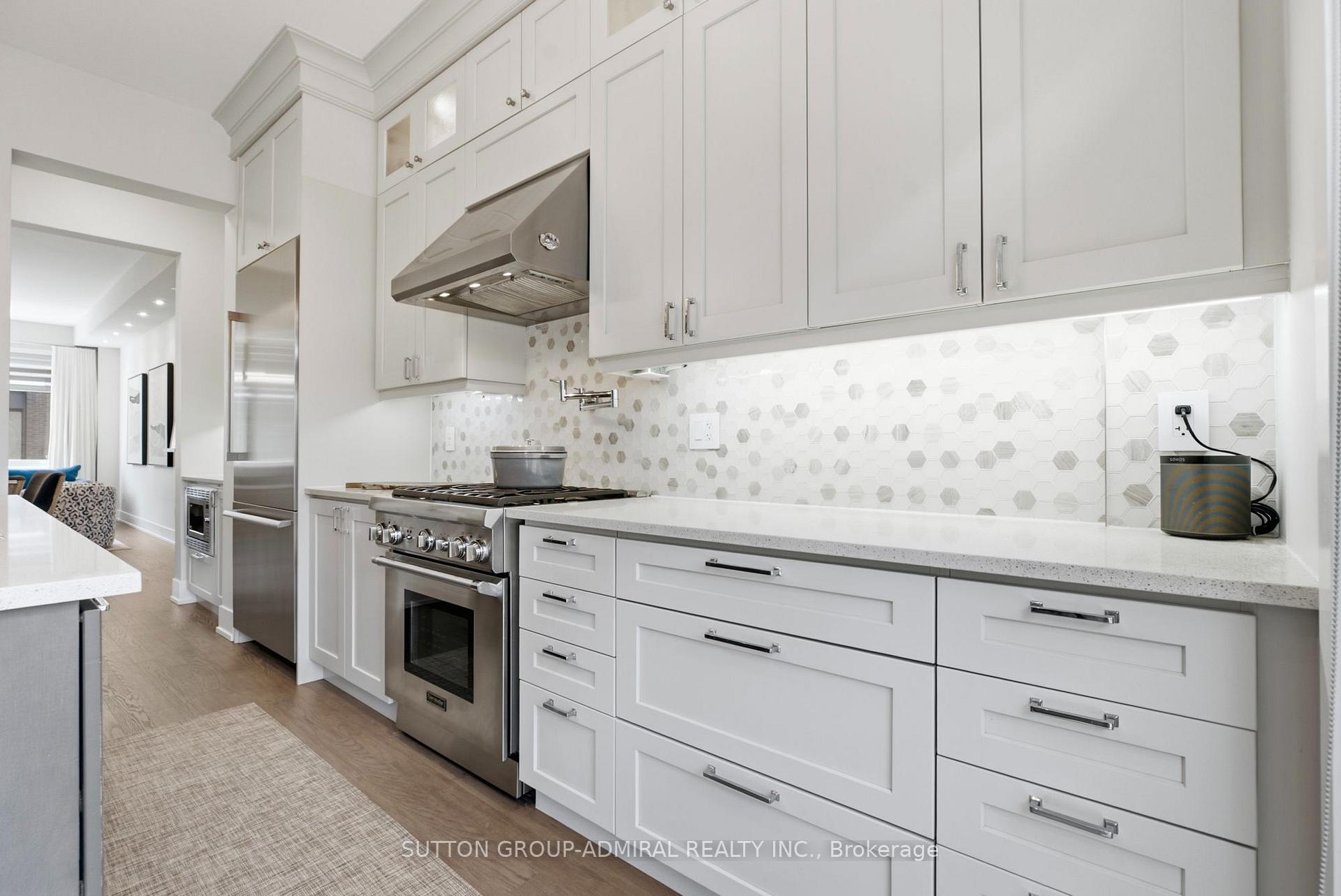 Photo 12 of 4 Sable Road, Vaughan, Patterson — HOMEH