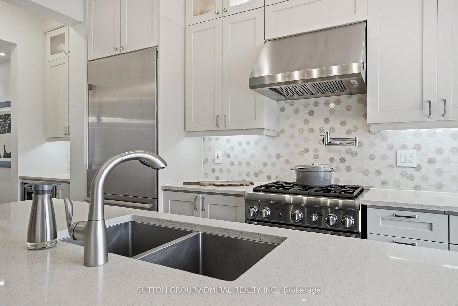 Photo 13 of 4 Sable Road, Vaughan, Patterson — HOMEH