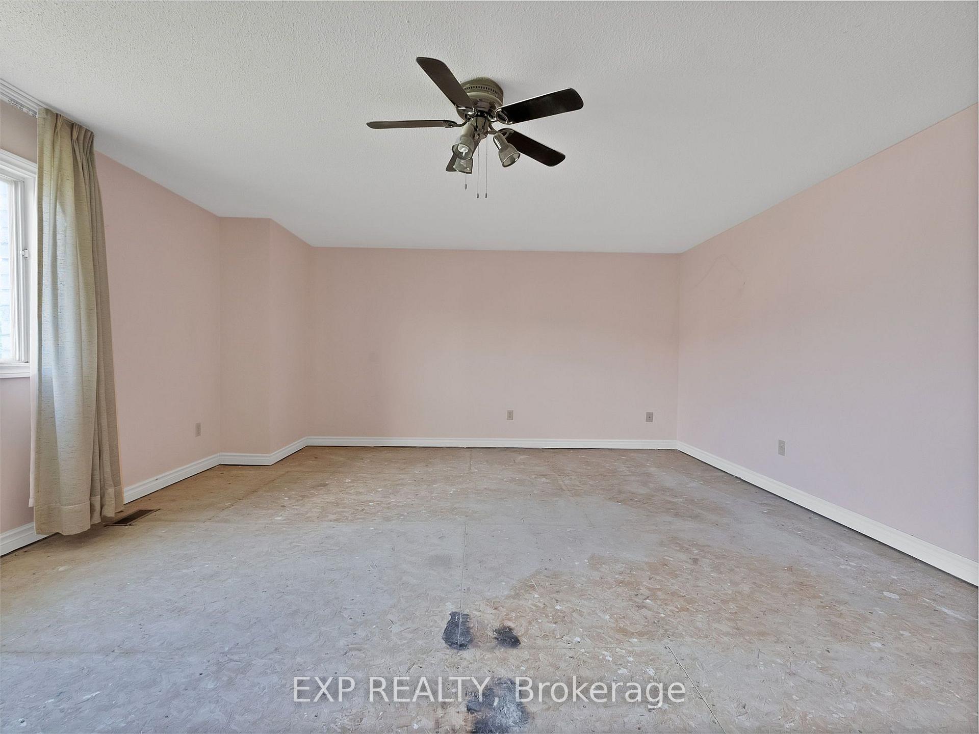 Photo 3 of 103 Chloe Crescent, Markham, Middlefield — HOMEH