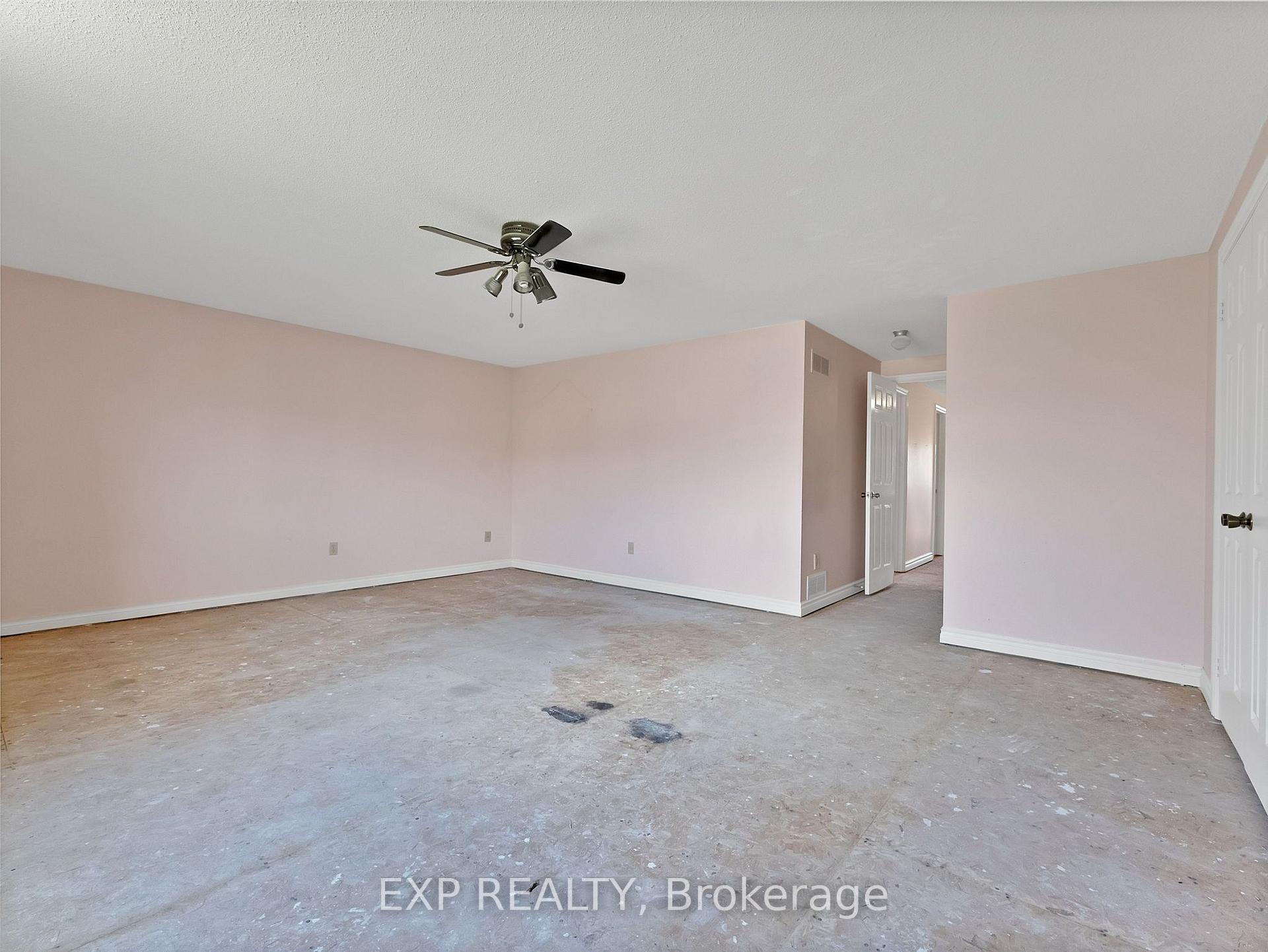 Photo 5 of 103 Chloe Crescent, Markham, Middlefield — HOMEH