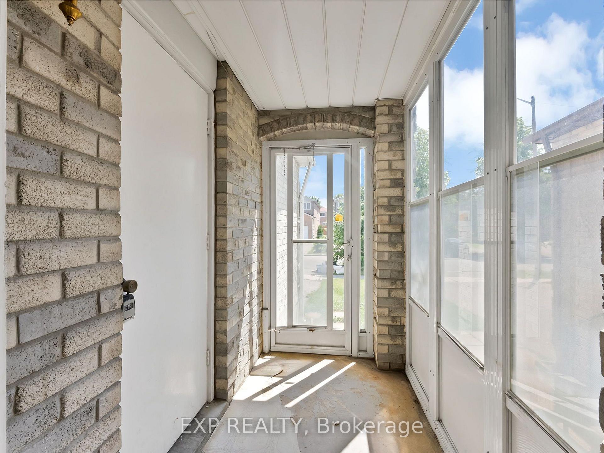 Photo 6 of 103 Chloe Crescent, Markham, Middlefield — HOMEH