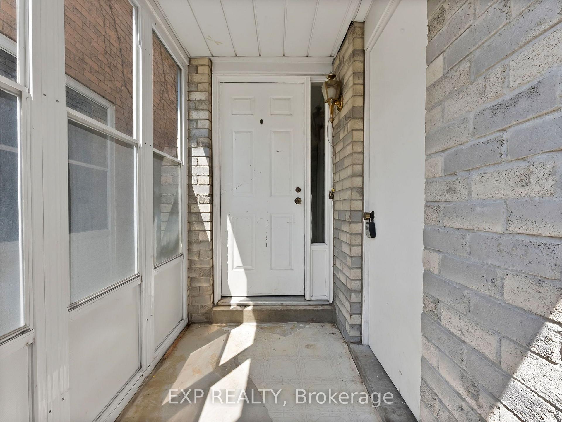 Photo 7 of 103 Chloe Crescent, Markham, Middlefield — HOMEH