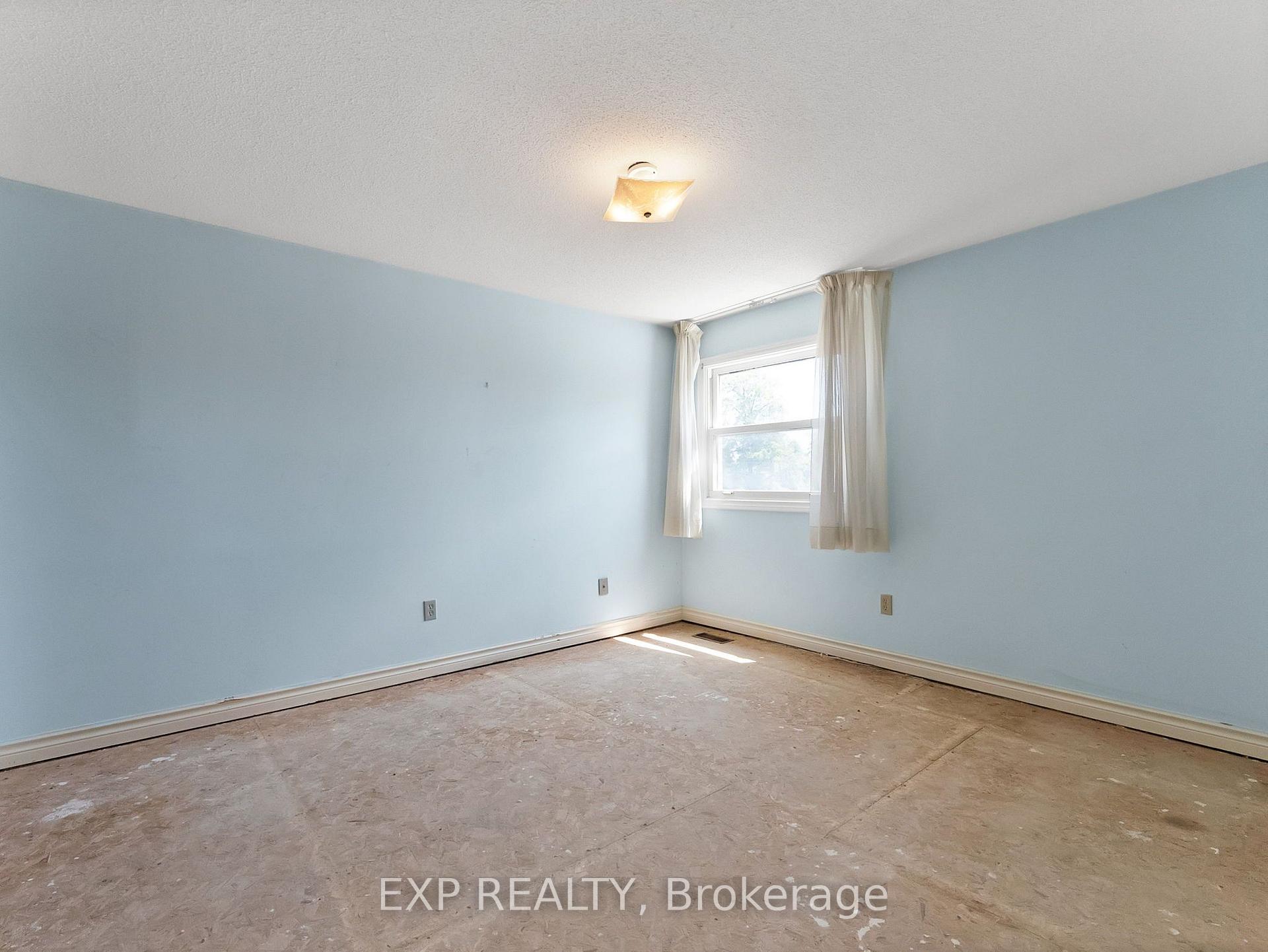 Photo 8 of 103 Chloe Crescent, Markham, Middlefield — HOMEH